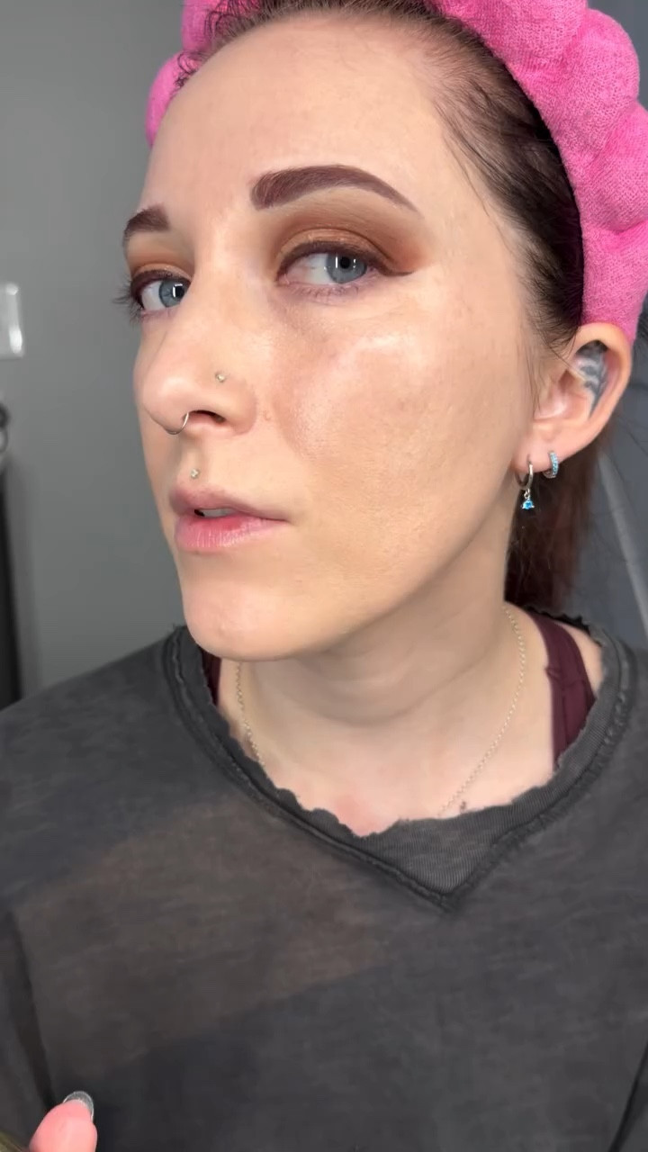 ⁉️ANYONE have any advice⁉️ @maybelline ⁉️⁉️

✨My cheap ass does NOT want to waste this whole bottle so what can I do to make this work??? Since it’s a glowy foundation I wonder if I should try a different skin prep 🤔

#makeup #foundation #helpagirl #girlproblems #foundationfail 

Makeup | Eyebrows | Tutorial | Motherhood | Follow | Foundation | Save for Later | Concealer | Tips | Skincare