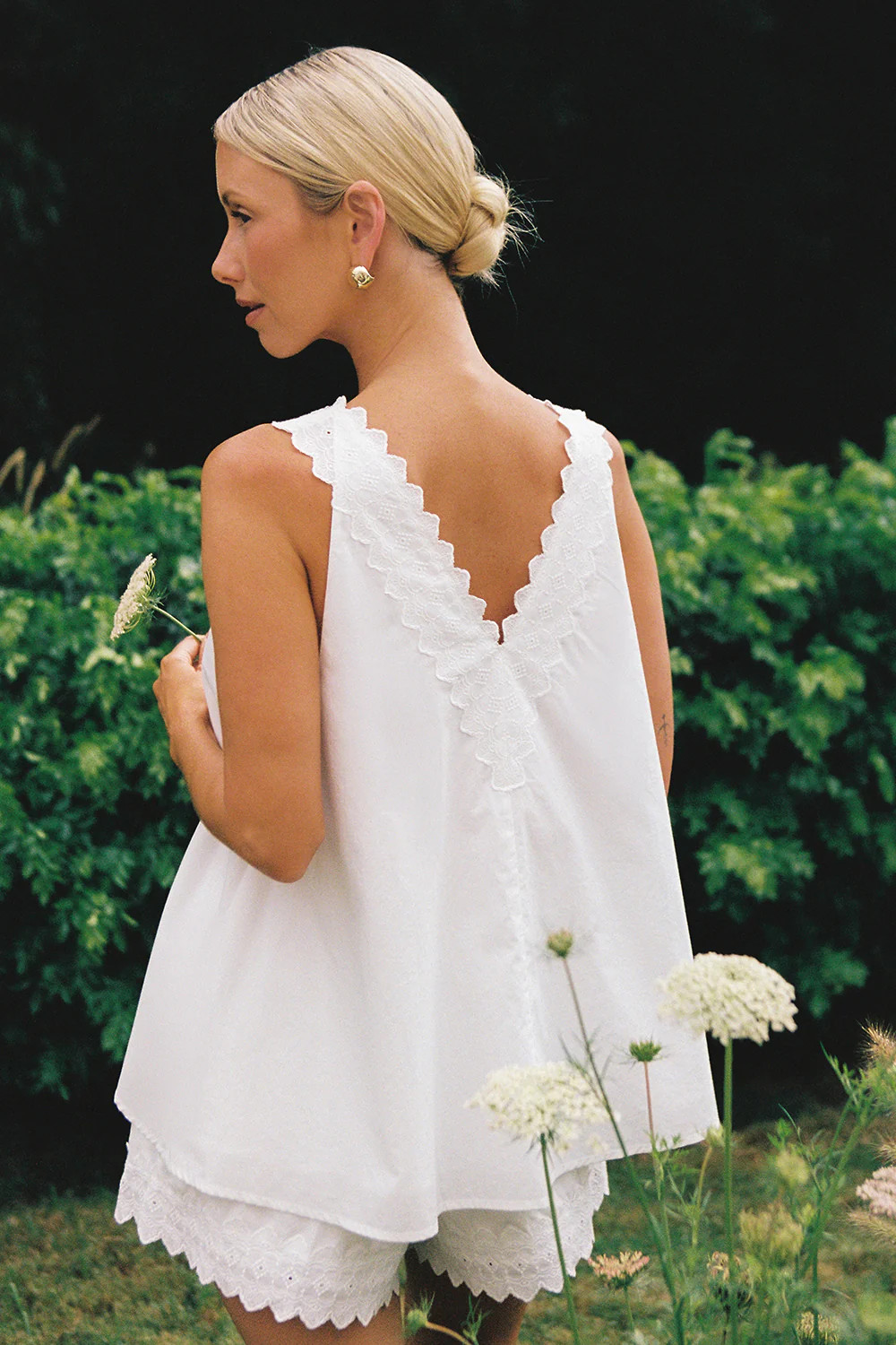 ANNABEL WHITE V NECK TOP | DISSH