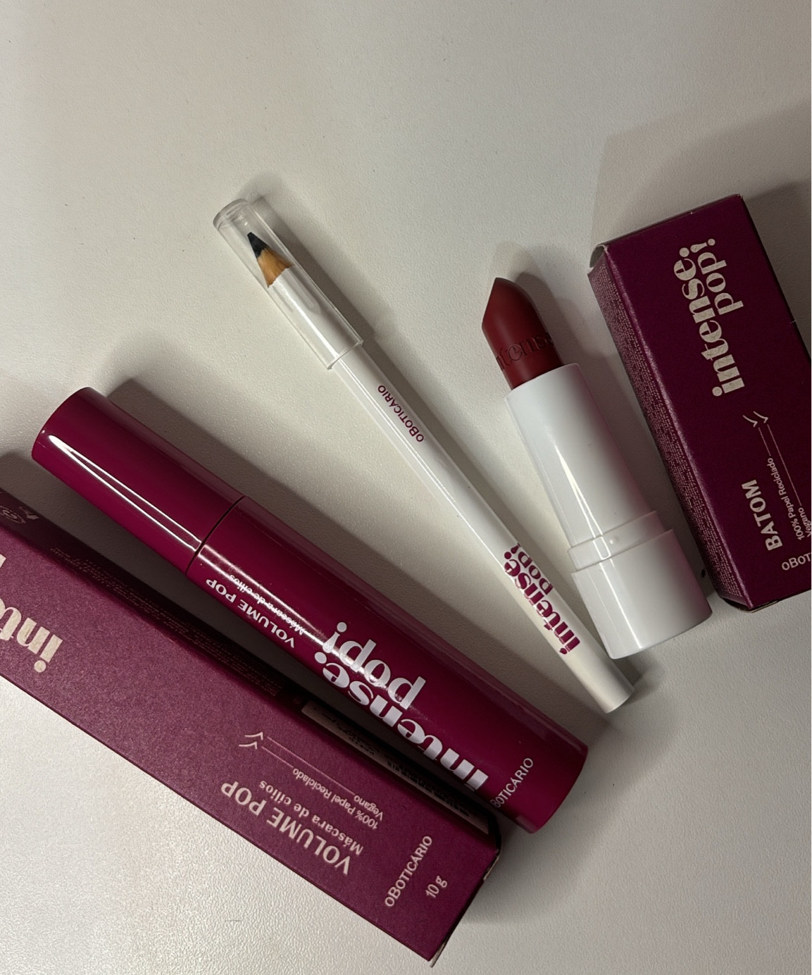 Kit de produtos da linha Intense Pop do Boticário que vem com máscara de cílios, lápis preto e um batom cremoso! Perfeito para presentear ❤️🎁

#LTKbeauty #LTKbrasil