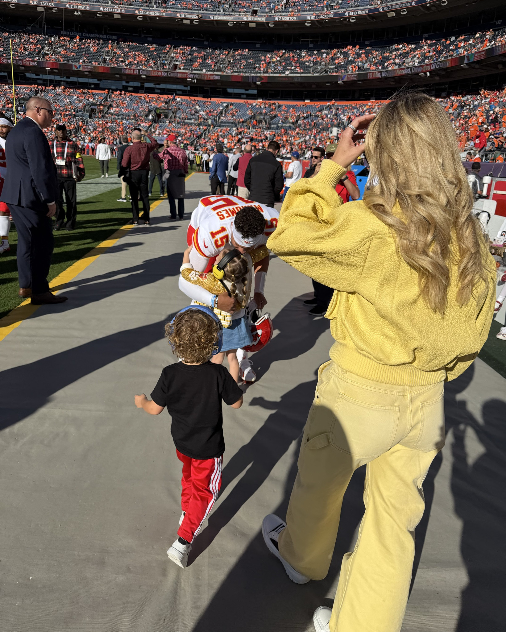 This monochromatic yellow look for the game was so bright and fun! ☀️

#LTKootd #LTKdayinmylife #LTKmomlife