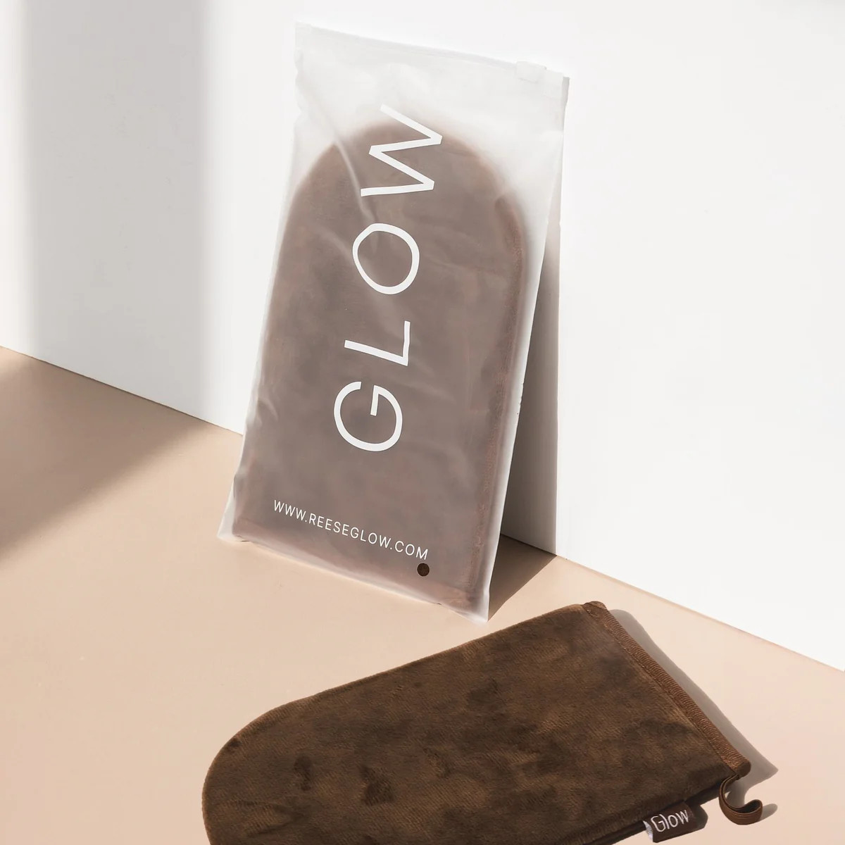 Glow Mini Mitt Perfect for Streak-Free Tanning Anywhere – Glow & Grow | Glow & Grow