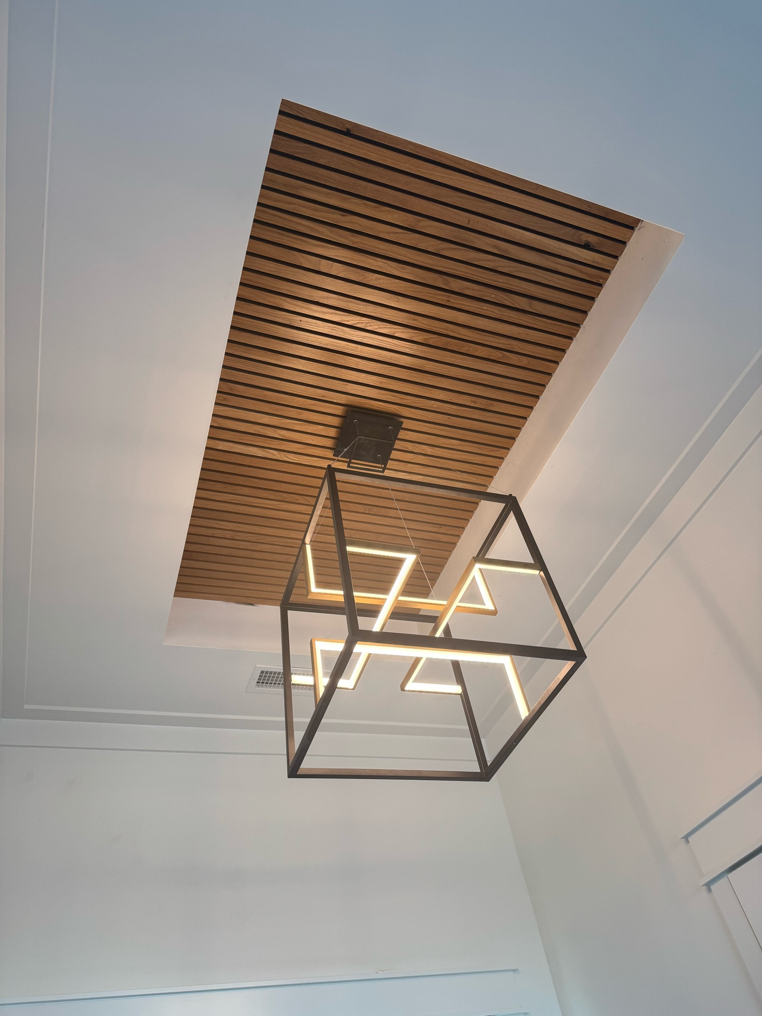 T minus 2 weeks until move in 💃🏻 check out this gorgeous and modern entry way fixture. Lighting is the jewelry of your home! 

#homedecor #interiordesign #lighting #lightfixture #modern #modernhome

#LTKHome
