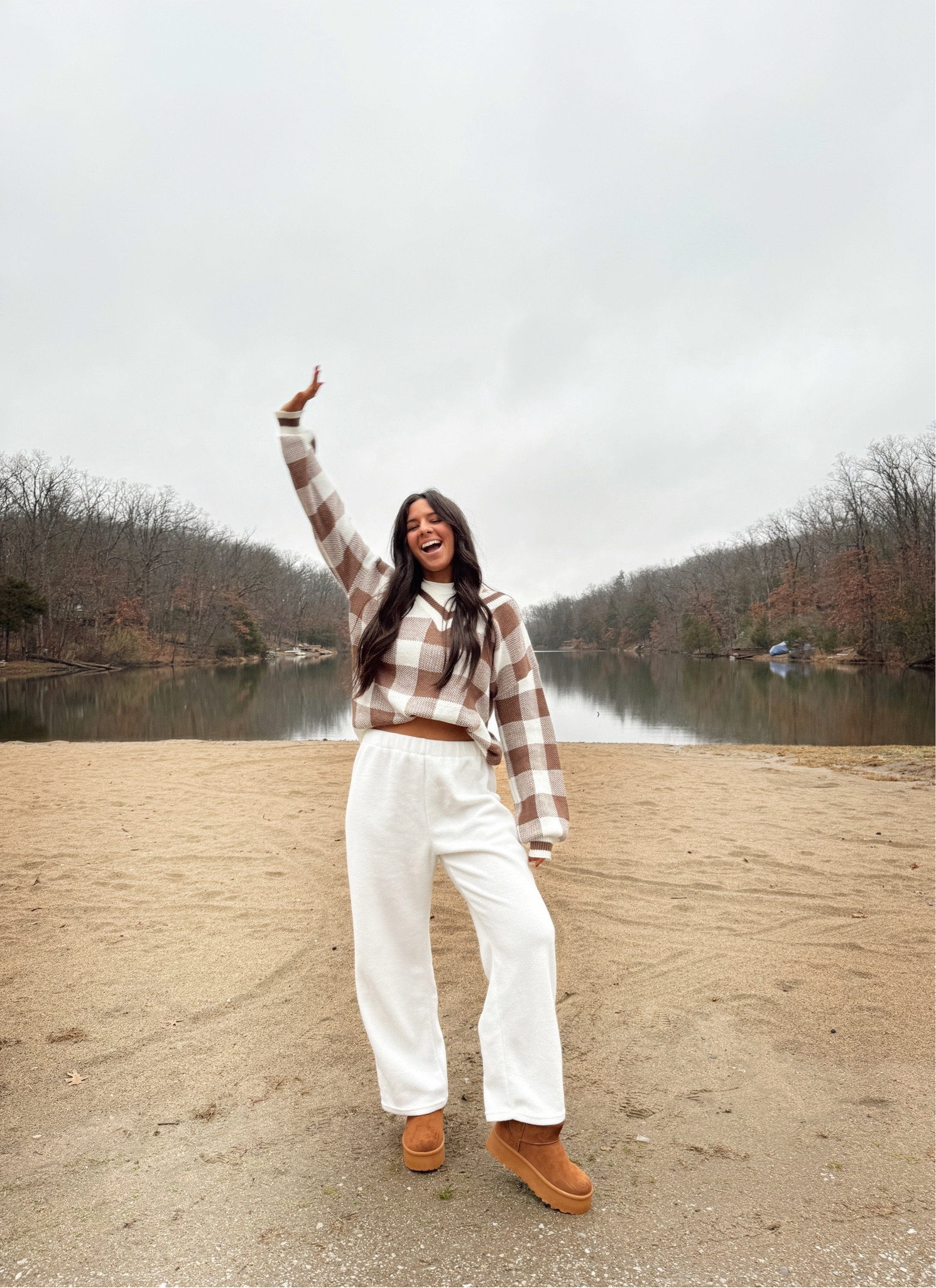 Turtleneck: size L
Sweater: size L
Pants: Size L
Uggs: Size 11 (size up one)


code juliaside for 15% off