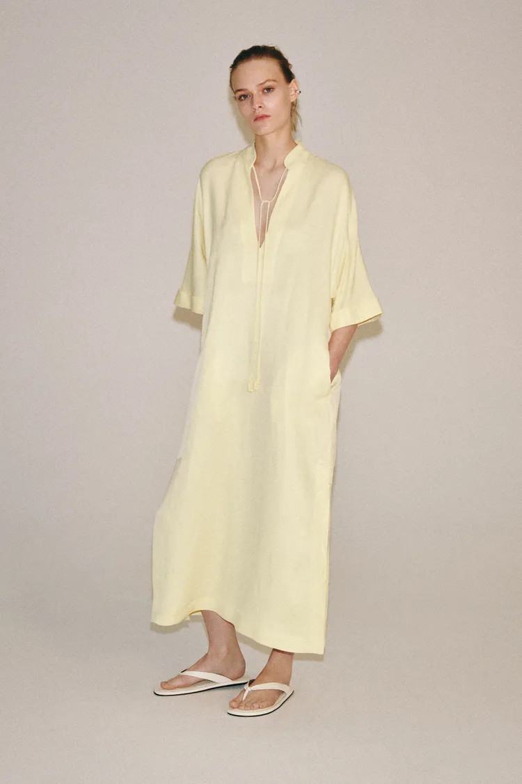 Model height: 176 cmZARA WOMAN COLLECTIONMidi dress made from 26% linen blend yarn. Featuring a s... | Zara UK
