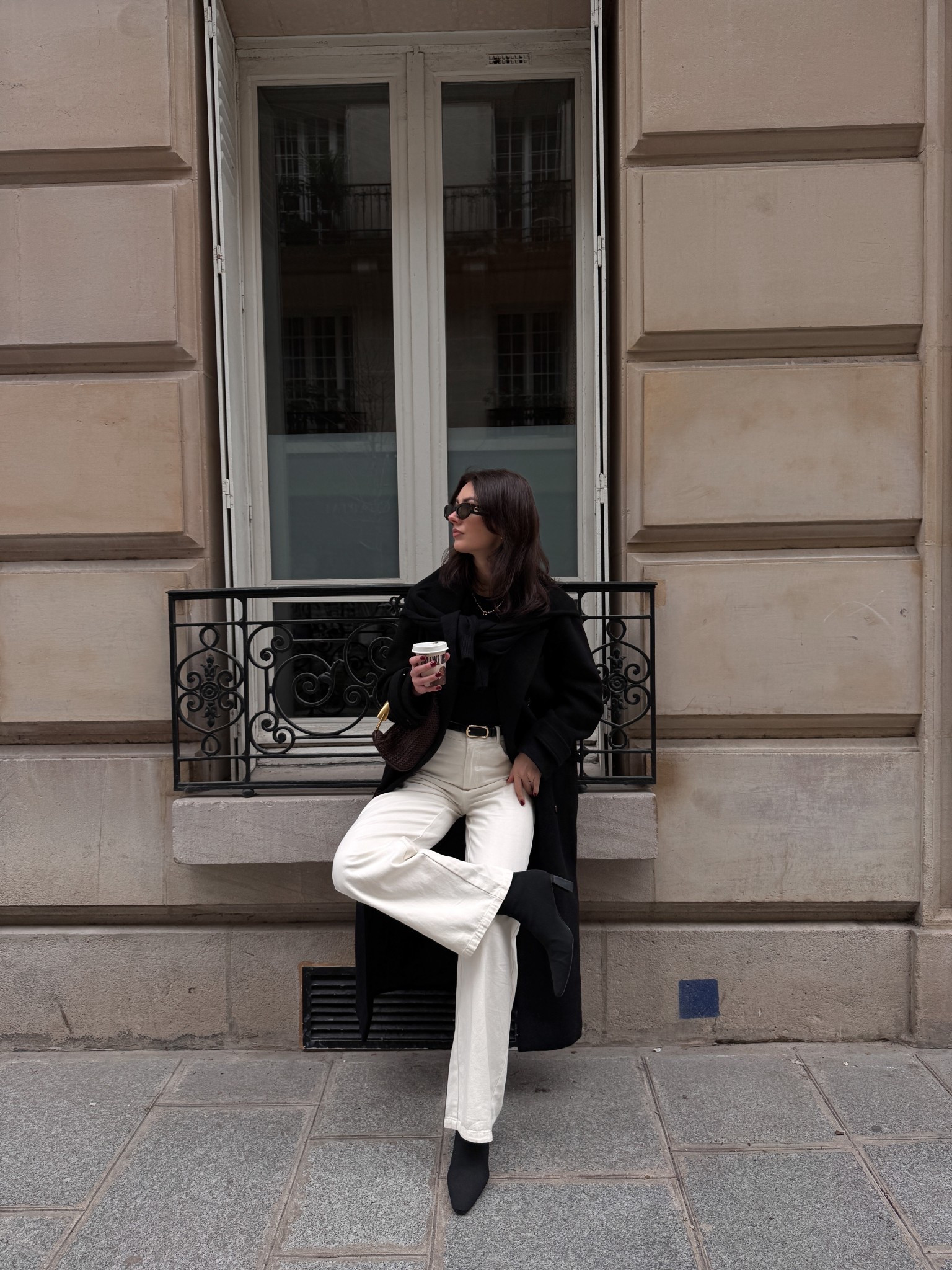 White barrel jean outfit 