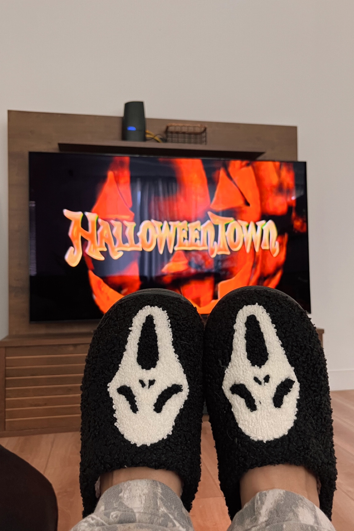 Ghost face slippers 🎃💀