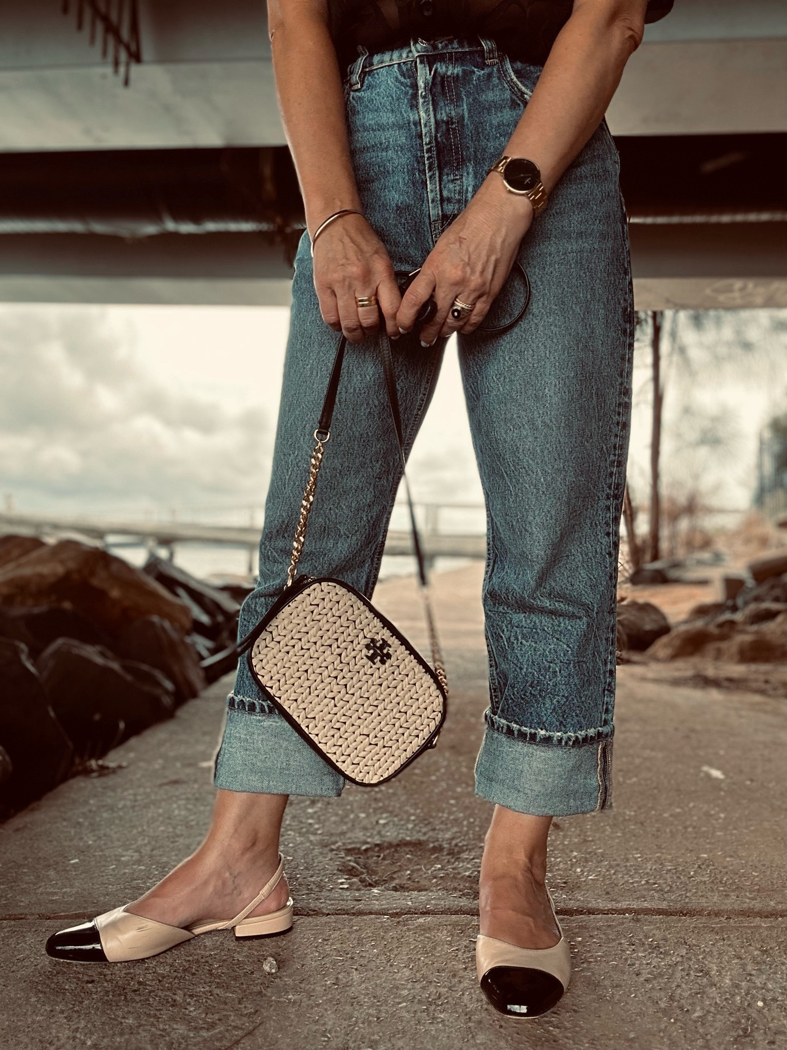 CapToe Slingbacks paired with a Crossbody Bag = Tres Chic 🖤

Shoes - Atmos&here 
Bag - Tori Burch
Watch - Nordgreen
Jeans - Zara

#LTKaustralia #LTKstyletip