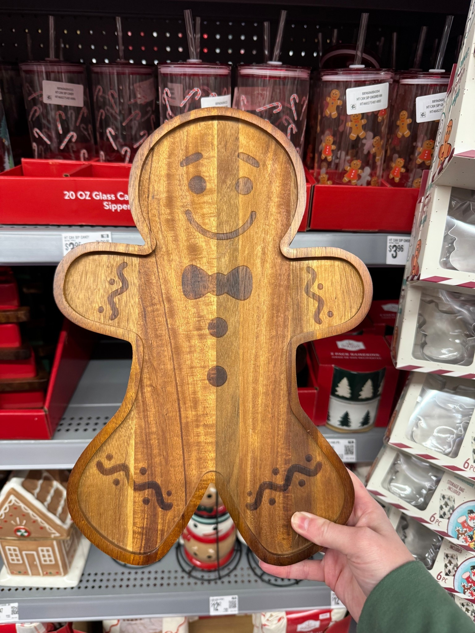 Need some last minute Christmas hosting decor for an affordable price?? @walmart 

#LTKHoliday #LTKHome #LTKfoodie