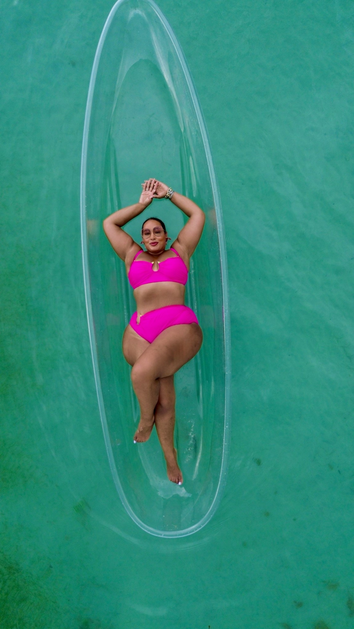 The swimsuit color is stunning against the turquoise water! Wearing 1x 