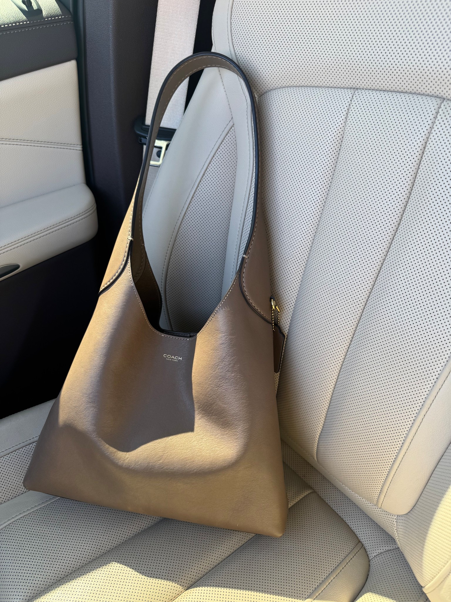 Love this bag! Perfect size for every day! 

#LTKStyleTip #LTKSaleAlert #LTKItBag