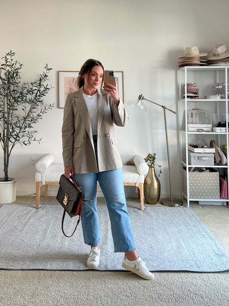 Easy fall outfit, simple blazer and sneakers outfit

Blazer medium
Jeans size up
Tee size small
Sneakers tts, I wear a 6.5 and these are a 37EU



#LTKmidsize #LTKxMadewell #LTKshoecrush