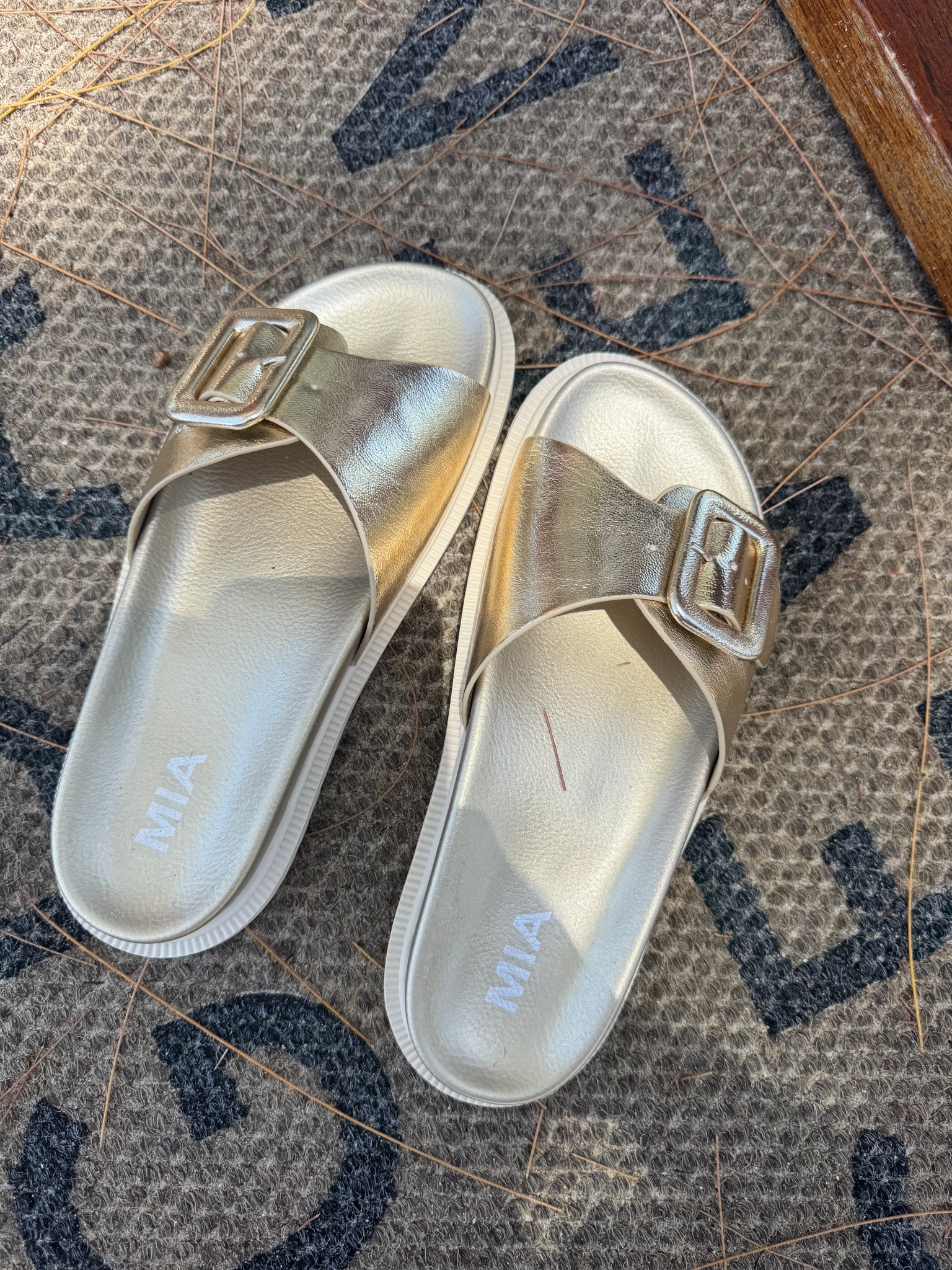 Comfortable slide sandal. Beach sandal available on Amazon for 10% off. 

#LTKShoeCrush #LTKSaleAlert