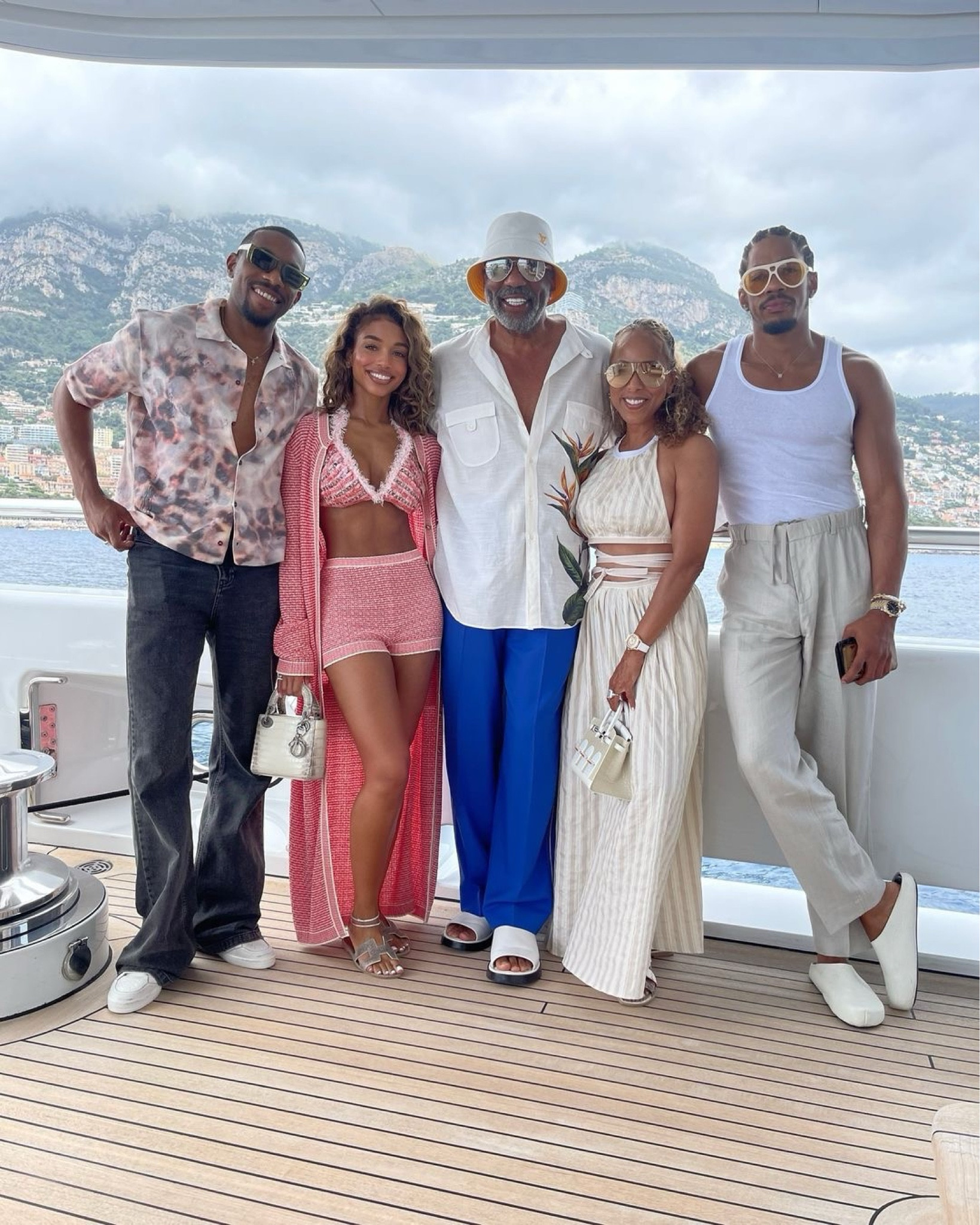 The Harvey’s vacation in style💣