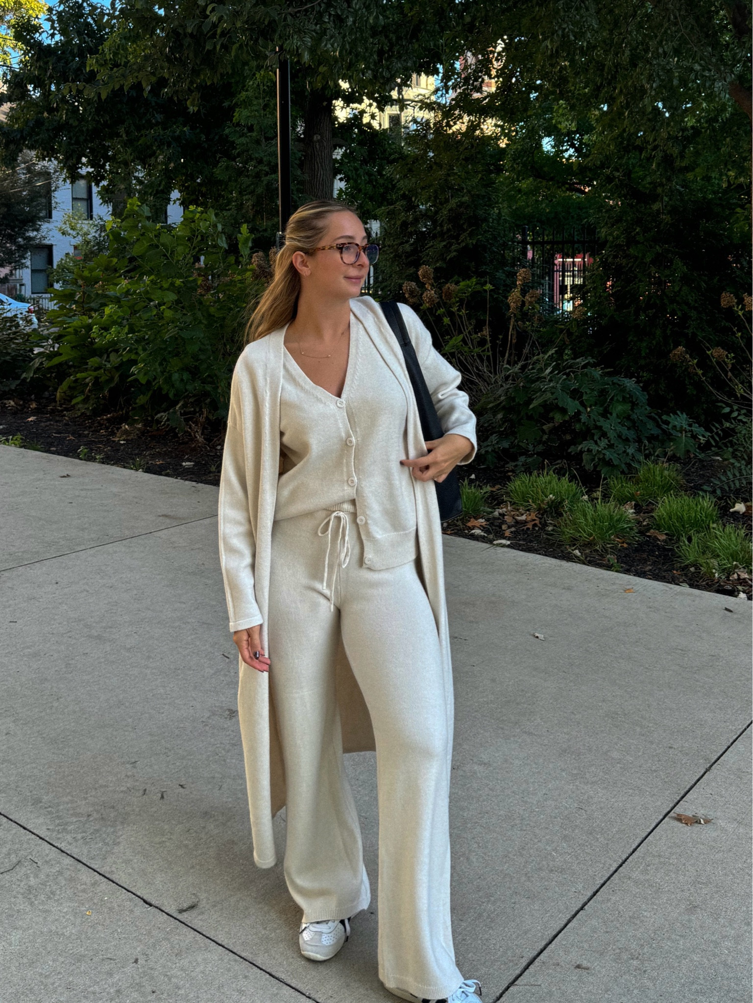 The three piece set of my dreams ✨🤍🪽 comes in this ivory color and also a rich mocha 🤎
So cozy for fall! This is technically all "one size" but I have seen it on so many different bodies, it's just works for everyone!!! 