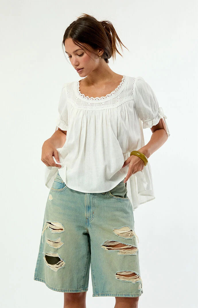 Levi's Women's Light Blue Ripped Middy Jorts in Light Indigo - Size 28 | PacSun