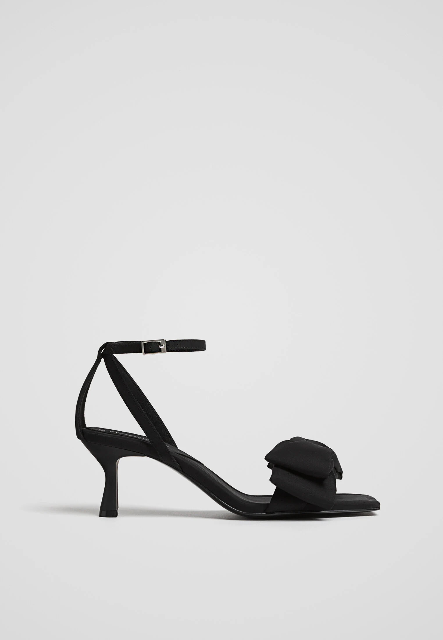 Heeled sandals with bow detail | Stradivarius (UK)