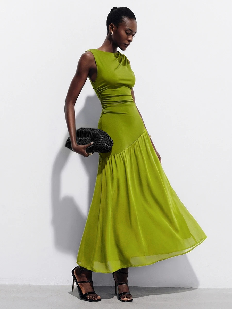 Aveloria Modichic Vestido de gasa elegante y sexy con diseño plisado, cintura ceñida y bajo asimétrico para mujeres | SHEIN