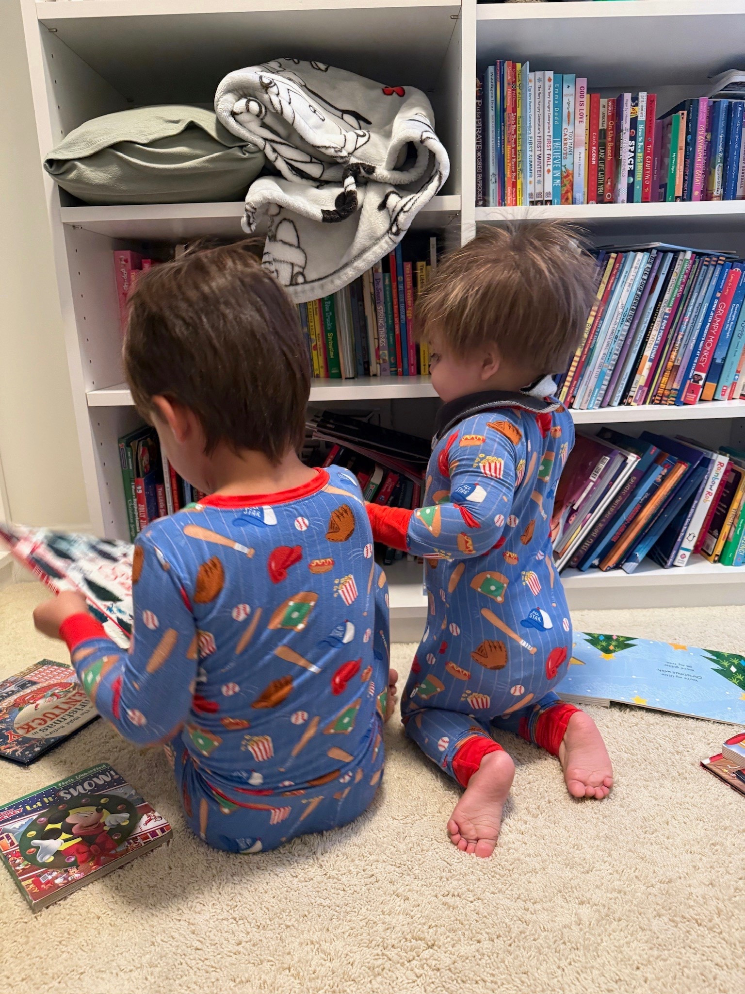 Matching baseball pjs!!

baseball onesies, baseball pjs, kids pjs, kids baseball, baseball gifts for kids, little sleepies, little sleepies pjs, holiday pjs, boy mom, Grace White 

#LTKKids #LTKBaby #LTKGiftGuide