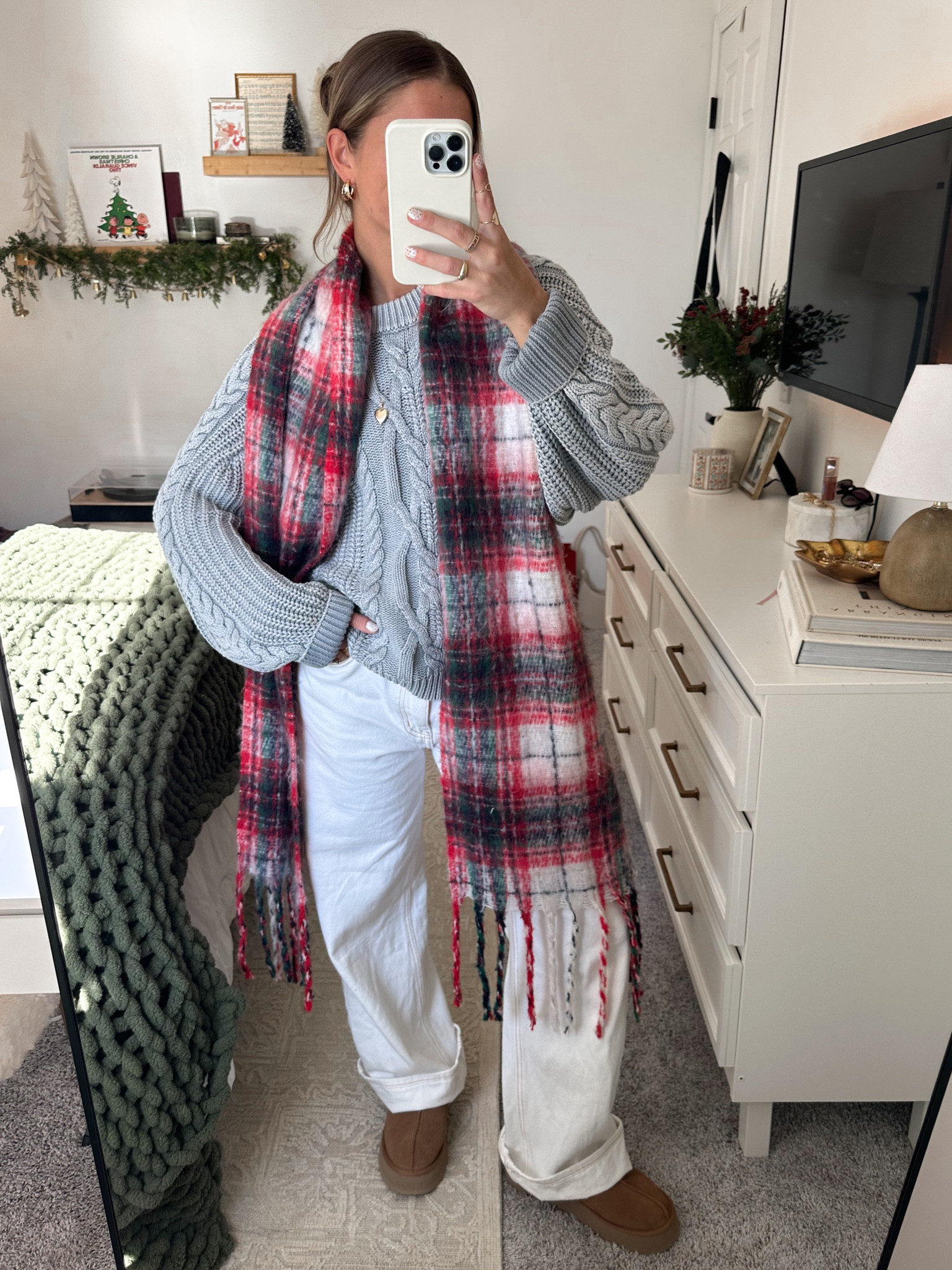 Sweater - M
Pants - 4