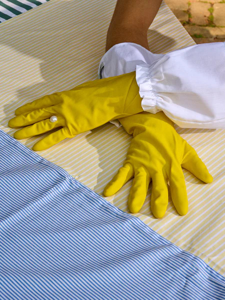 Gohar World

        Host Gloves

        $38.00

        

          What we wear when washing u... | Coming Soon