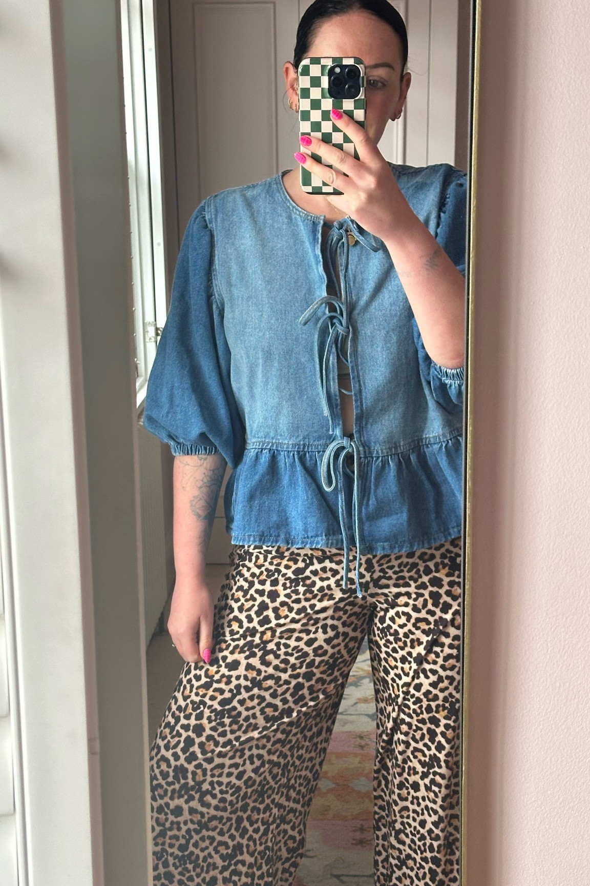 Feeling fierce in leopard print and denim! 🐆👖✨ 

I love the puff sleeves & bow tie front of this denim top. A new wardrobe staple! 

#LTKspring #LTKcurves #LTKuk
