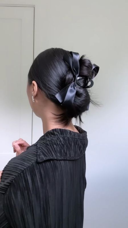 Bow claw clip 🎀

#LTKfindsunder50 #LTKstyletip #LTKbeauty