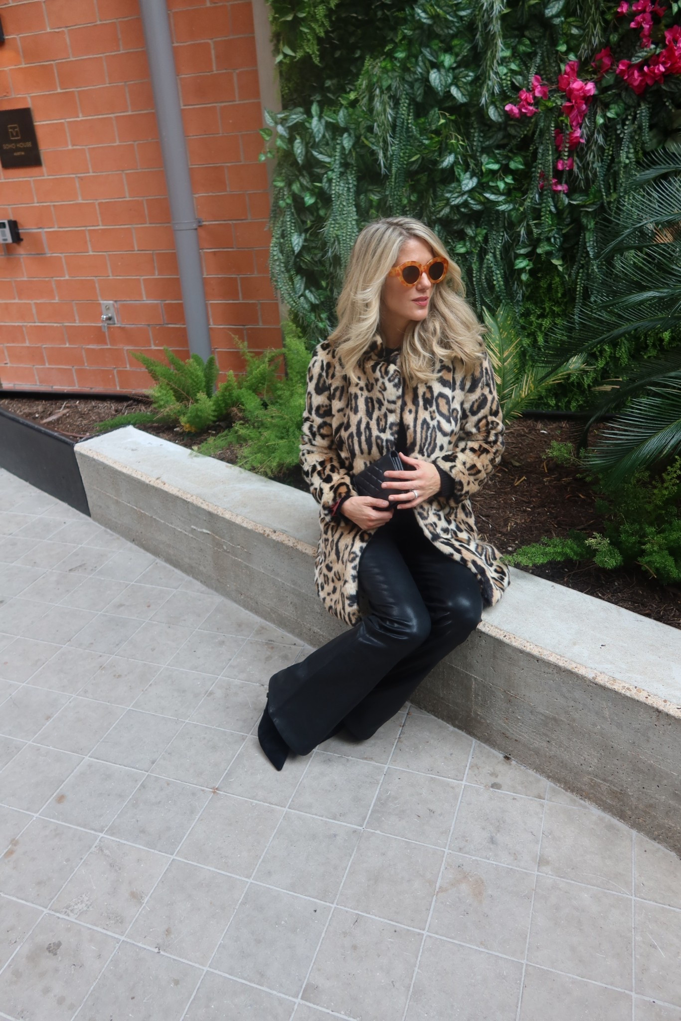 A pop of 🐆 for a shopping stroll 

#LTKSeasonal #LTKdayinmylife #LTKHoliday