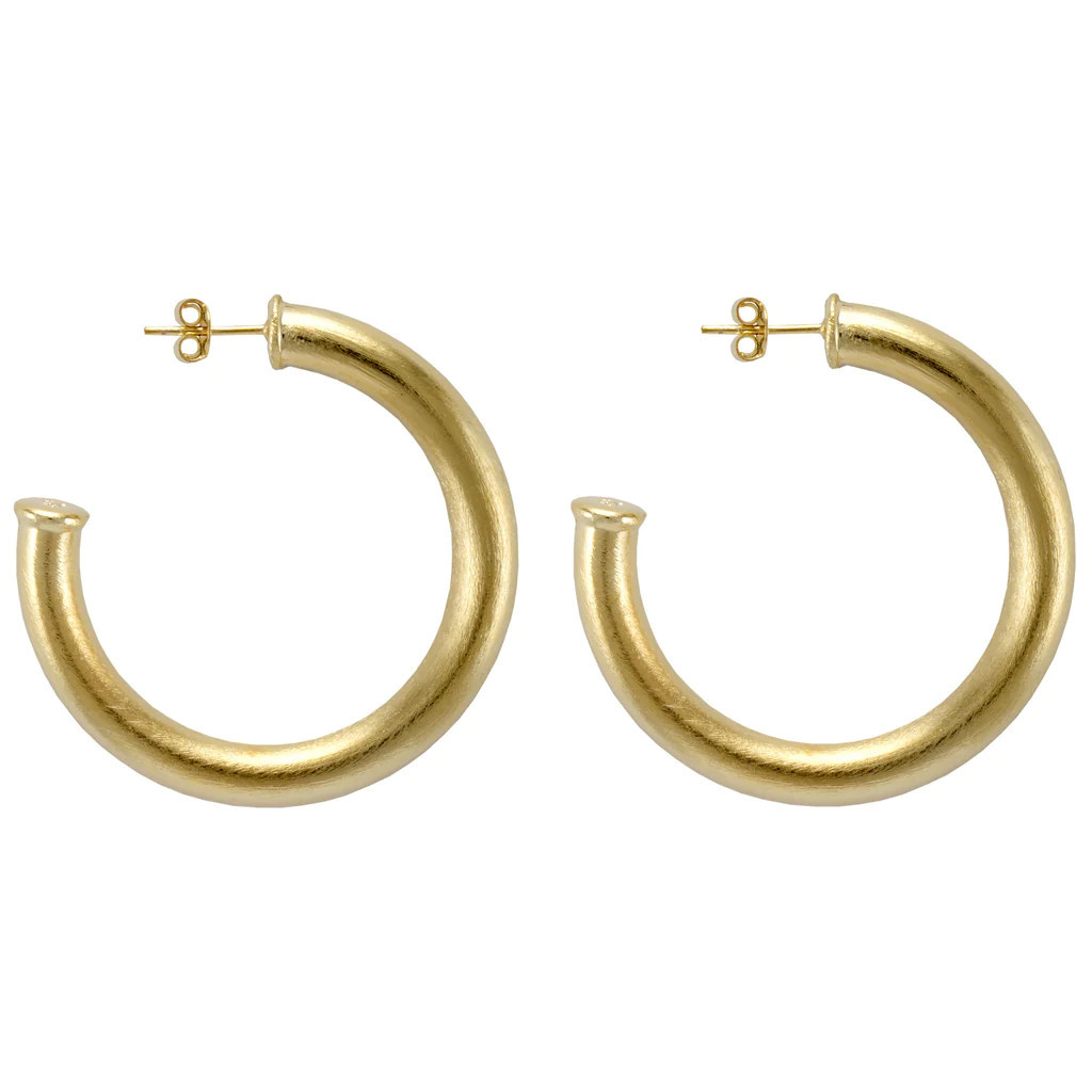 Chantal Hoops | Sheila Fajl