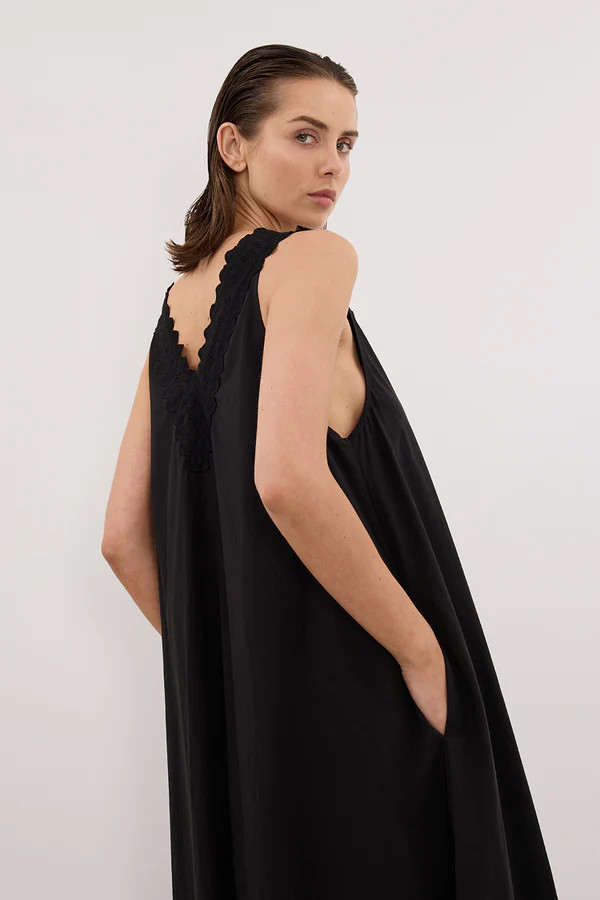 ANNABEL BLACK SLEEVELESS V NECK MIDI DRESS | DISSH