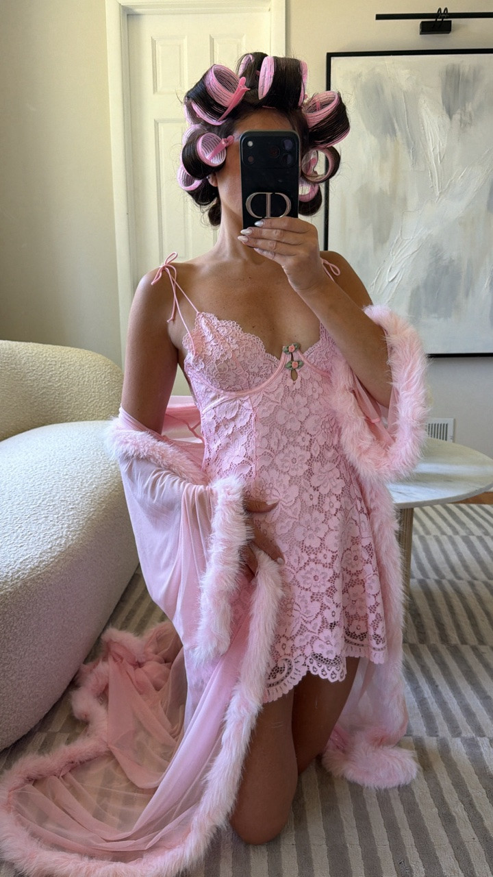 Pink fur robe, Velcro, hair, rollers, Beauty, lounge, feather, mesh.

#LTKootd #LTKSaleAlert