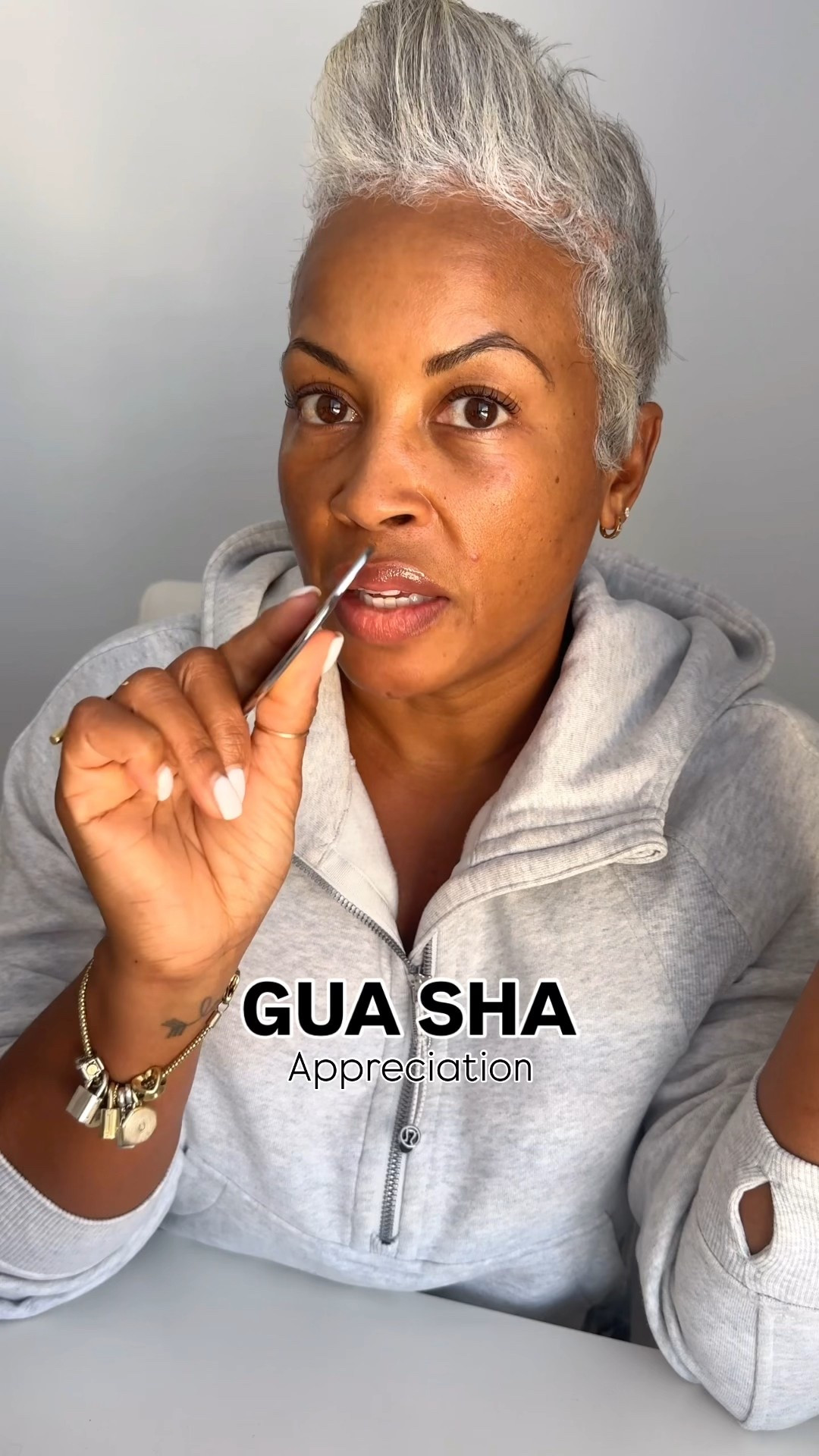 Shoutout to whoever invented the Gua Sha — I mean, the massage, the lift, the de-puff…total game changer!
•
•
•
#GuaShaLove #SkincareObsessed #GlowUpRoutine #BeautyOver50 #SelfCareEveryday #Over50AndFab #xojalonda #SkinCareRoutine #BeautyGoals

#LTKOver40 #LTKmorningroutine #LTKselfcare