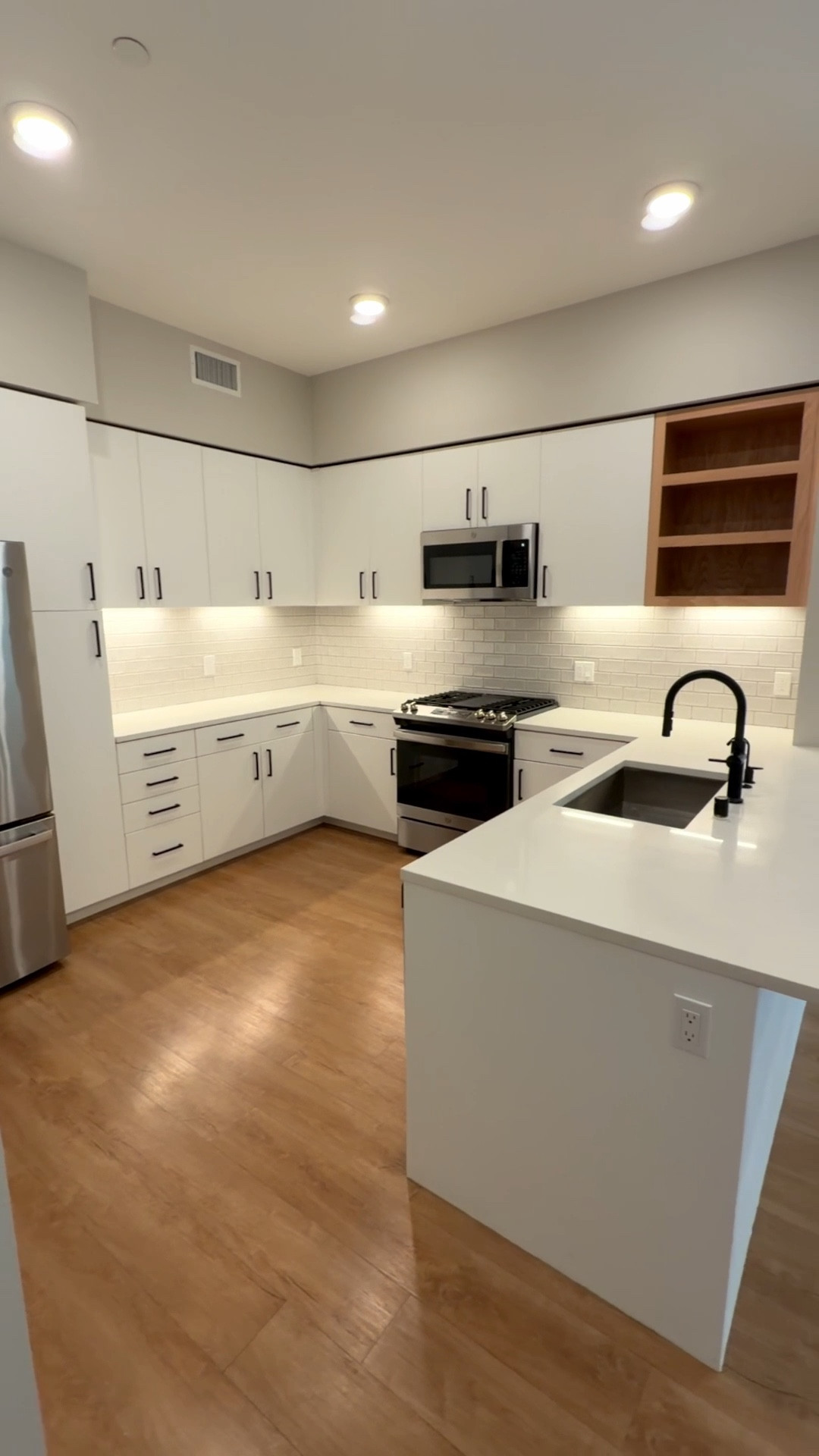 Kitchen hardware details I’m loving 🤍✨ Swapping to matte black cabinet pulls instantly elevates a neutral kitchen and gives it that modern, custom feel. Sharing the similar handles linked here on LTK, perfect for a simple, affordable kitchen upgrade.

#LTKHome