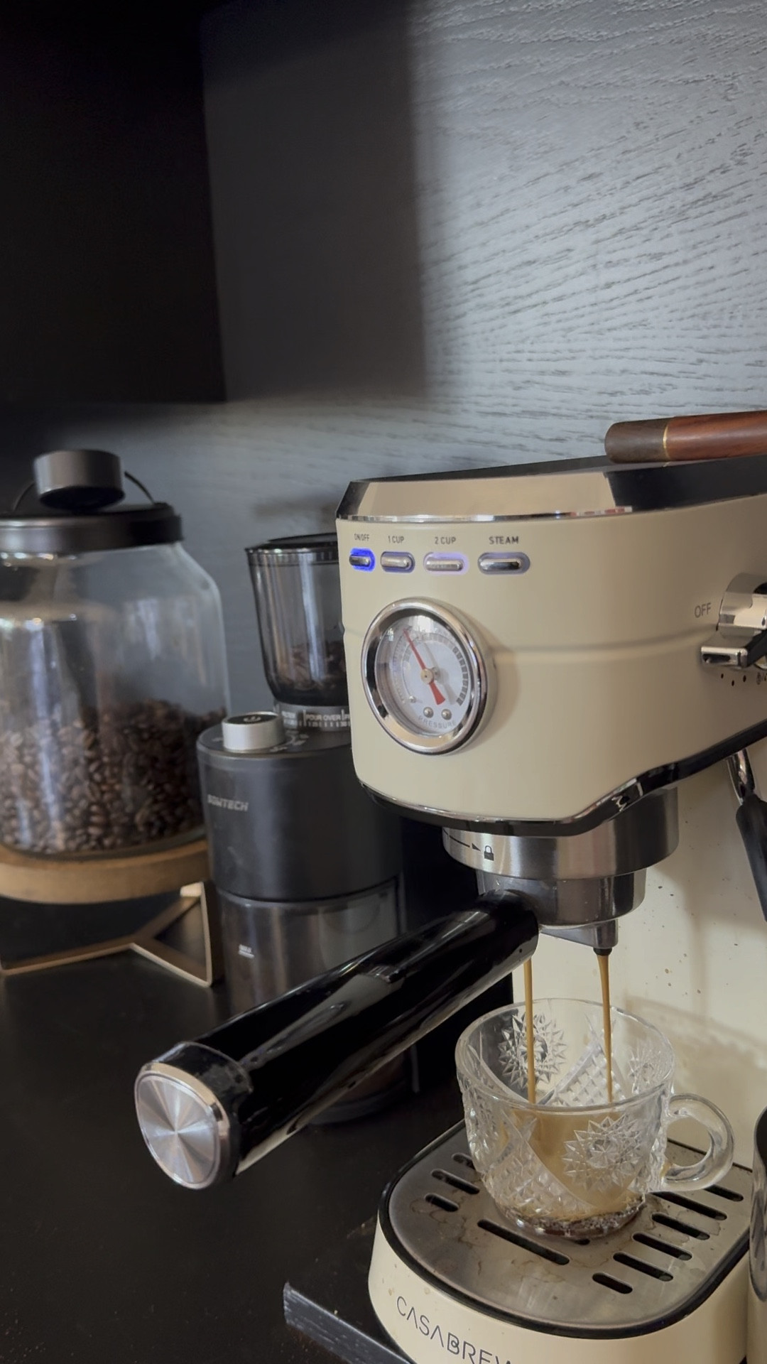 Our espresso machine! 


#amazon#coffee#espresso#kitchen

#LTKGiftGuide #LTKHoliday #LTKHome