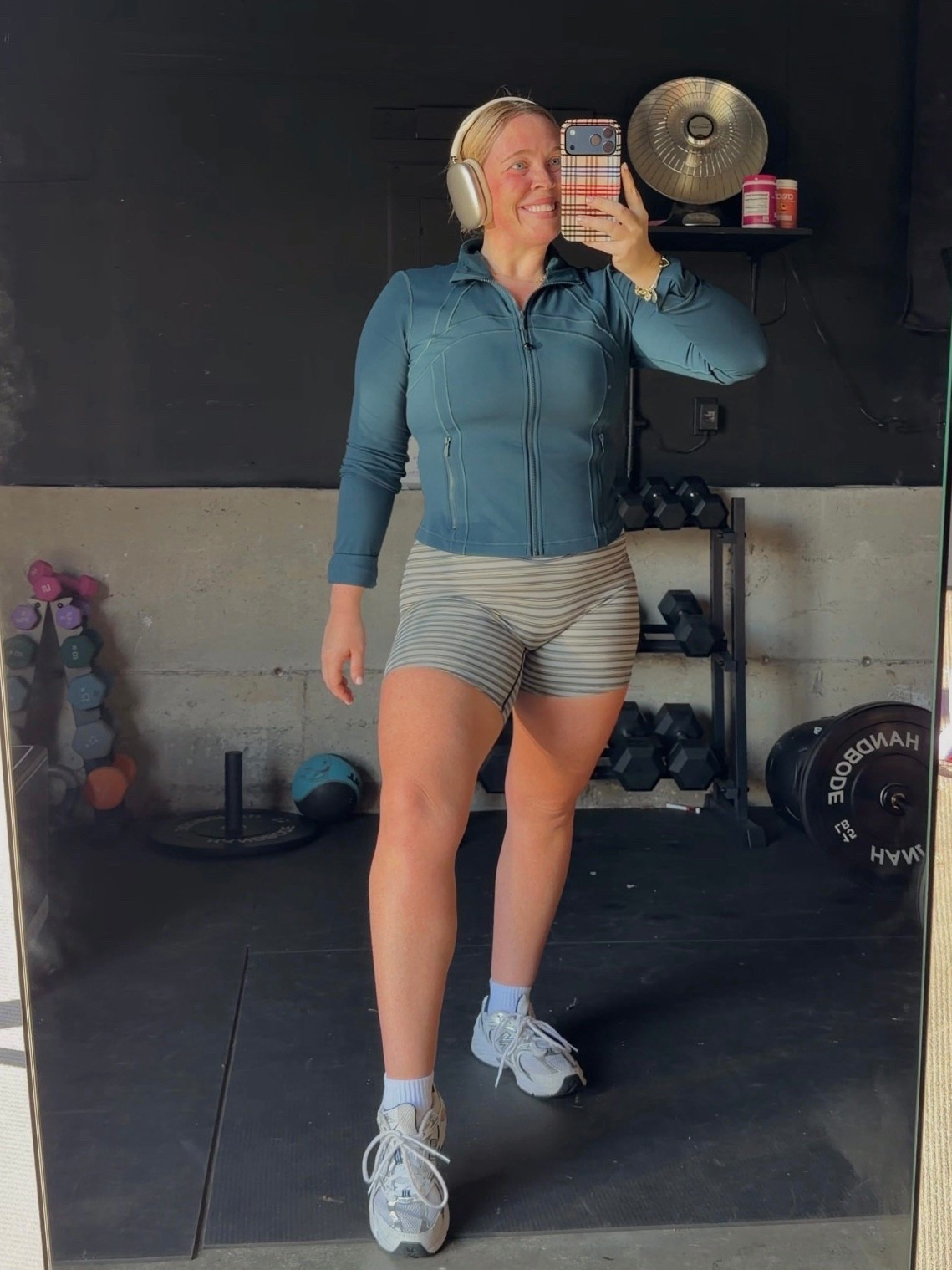 Midsize Hot Mom Outfit of the Day 💪🏻🎧👟 Size 10/12 | M/L | 5’4” 

#LTKActive #LTKfitnessgoals #LTKMidsize