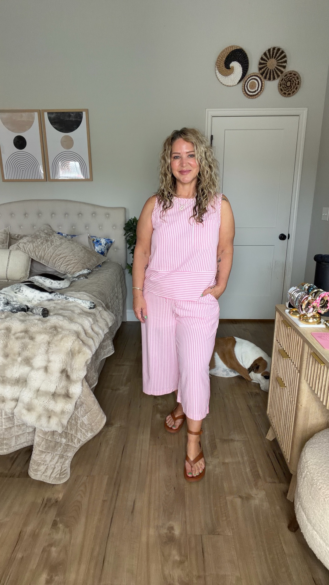 Size large 
Sandals tts

#LTKOver40 #LTKMidsize #LTKPetite