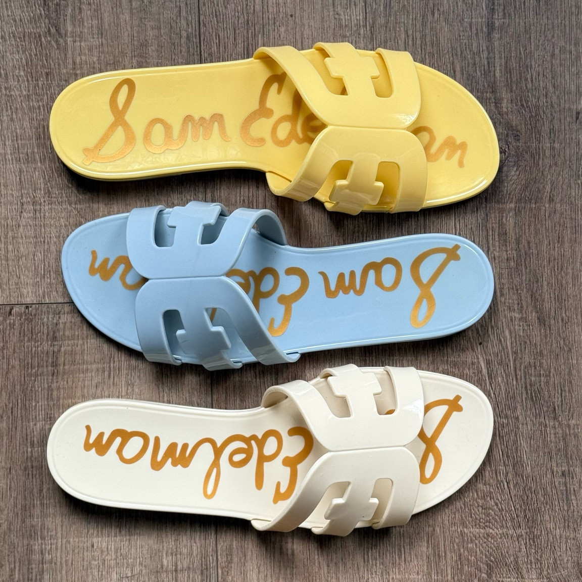 Summer obsession unlocked! The colors and comfort are 100%! 
#jellyslides #jellyshoes #summersandals #jellysandals #sandals #summershoe

#LTKSeasonal #LTKOver40 #LTKShoeCrush