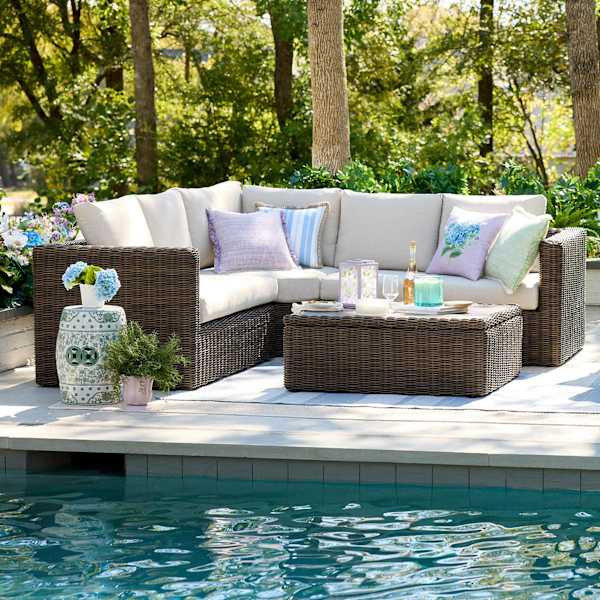 Highland Patio Sectional & Coffee Table 3-Piece Set | At Home
