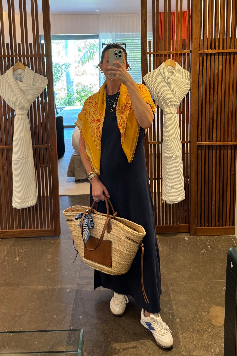 Comfiest vacation travel fit! Living in these dresses (that happen to be bump friendly - take your normal size - I’m wearing a small) 🙌🏼

Linking similar totes and scarves!