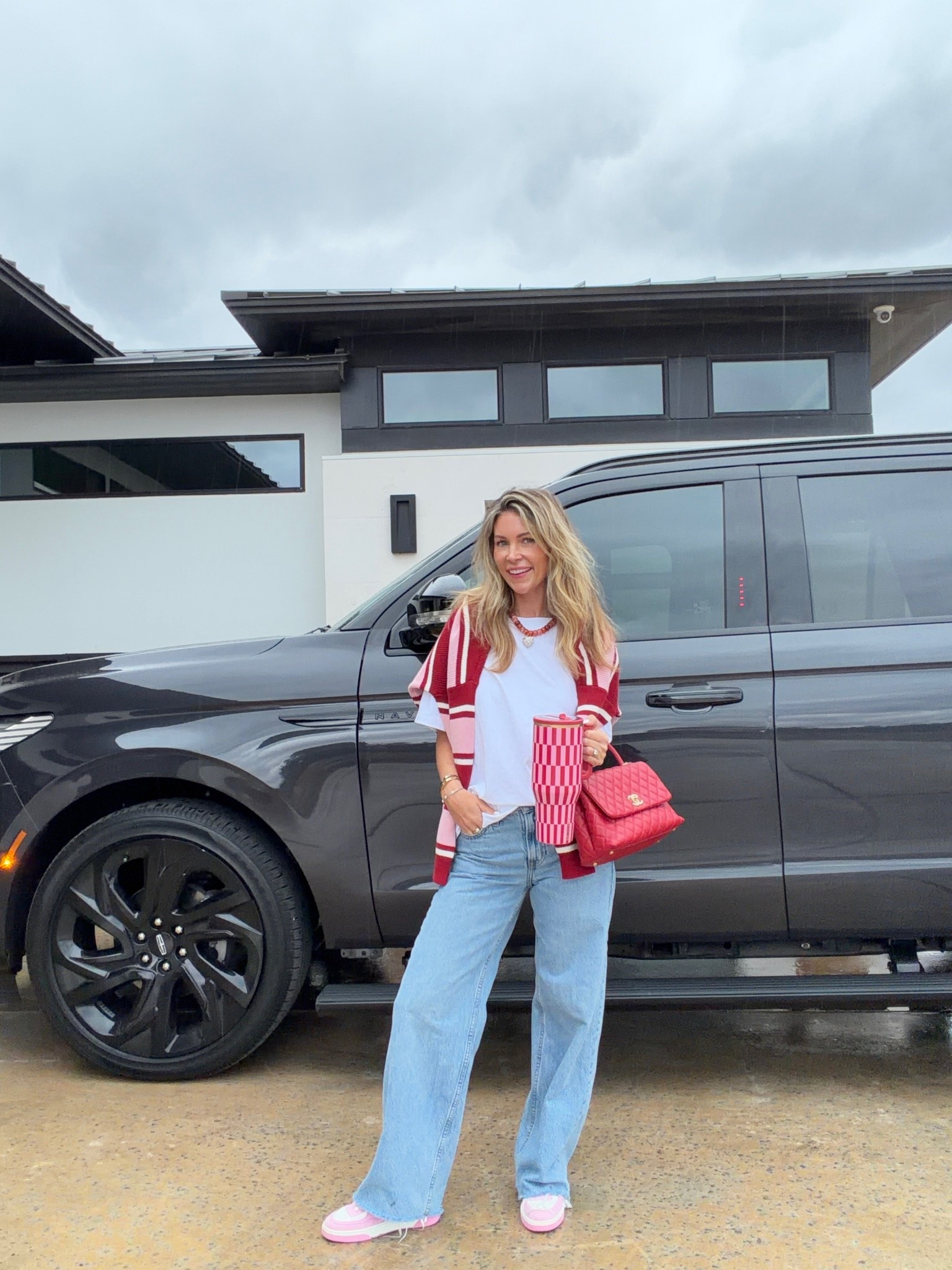 Today’s Valentine’s Day outfit to go to kids sporting events! ❤️ 💕 
Aritzia white tee size small 
Chanel purse 
Abercrombie pullover size small 
Nike sneakers 
Hydrojug use code ASHLEE
Amazon necklace 

#LTKmomlife #LTKootd #LTKValentine