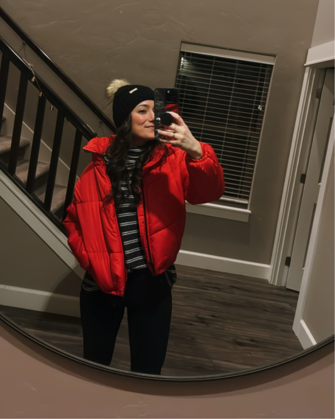 Ice skating fit ⛸️❄️☃️

Jacket and leggings are both XS ♥️
Beanie is the same brand as linked, but I couldn’t find the one with the pom on here! #LTKHoliday

#LTKSeasonal #LTKActive