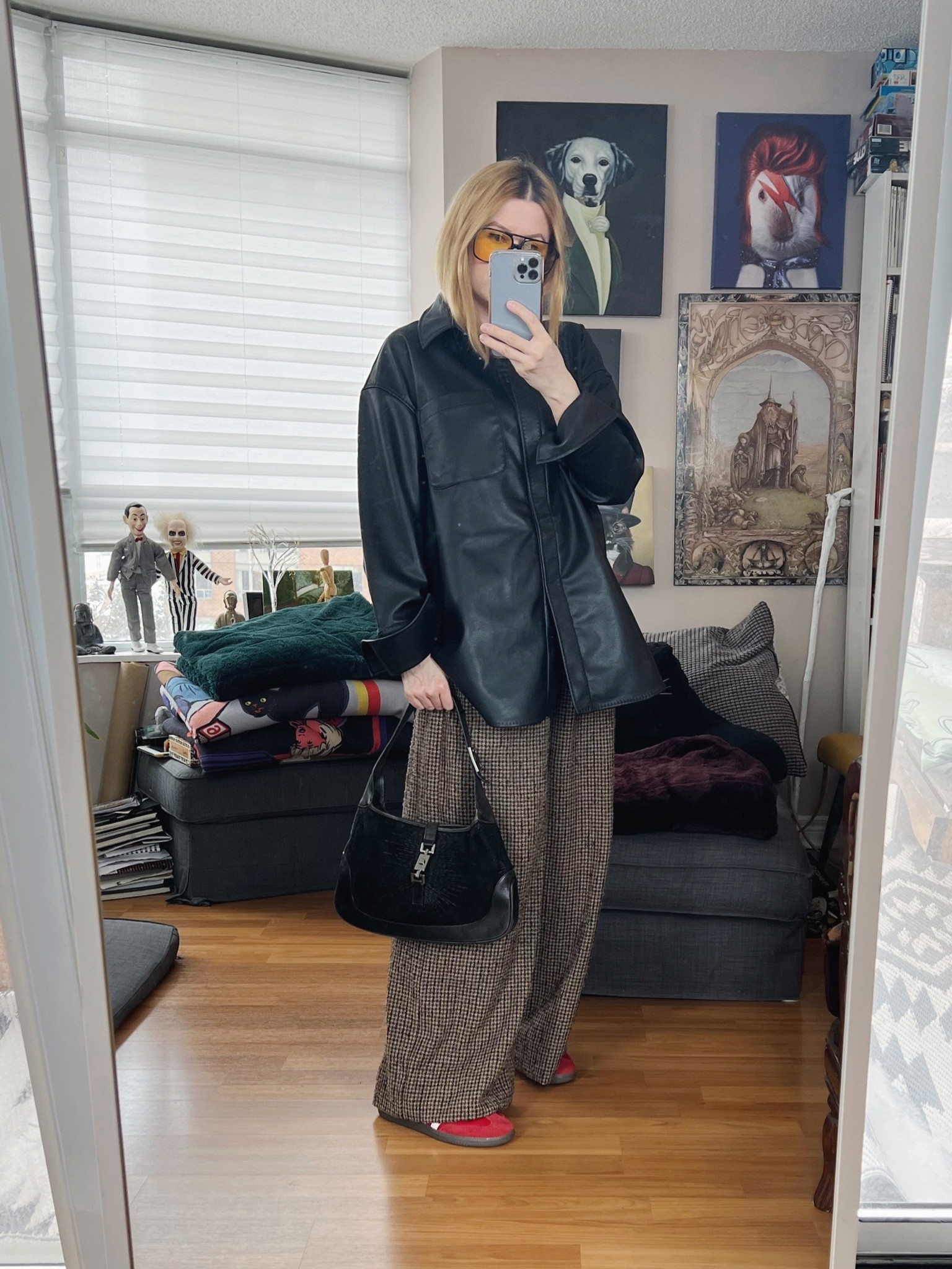 Every time I wear this faux leather shirt I like it more.
Trousers secondhand Etro
Bag vintage Gucci
•
.  #winterLook  #StyleOver40  #vintageGucci #etro #adidassambas #menswearinspired #poshmarkFind #secondhandFind #FashionOver40  #MumStyle #genX #genXStyle #shopSecondhand #genXInfluencer #WhoWhatWearing #genXblogger #secondhandDesigner #Over40Style #40PlusStyle #Stylish40s #styleTip  #HighStreetFashion #StyleIdeas


#LTKstyletip #LTKFind #LTKshoecrush