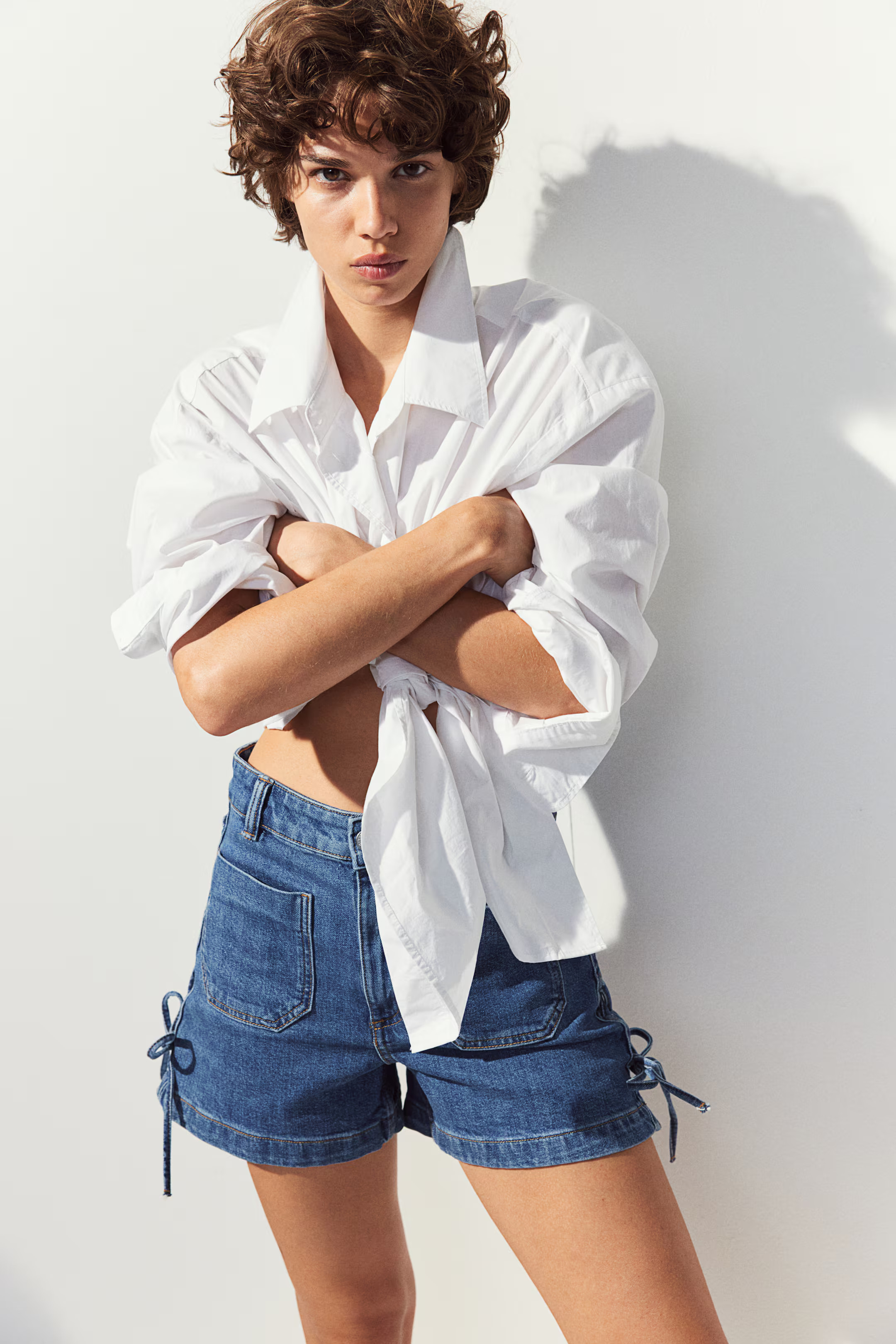 Vaquero corto con lazada decorativa | H&M (FR, IT, ES, PT, BE)