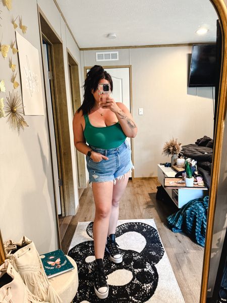 Easter outfit today was a little casual as I remembered to get everyone else in the family an outfit but managed to forget myself.

Use the code kimmy for Walli Cases! 

Jeans
Mom shorts 
Abercrombie 
Converse
Bodysuit 
Shapewear 

#LTKmidsize #LTKSeasonal #LTKstyletip