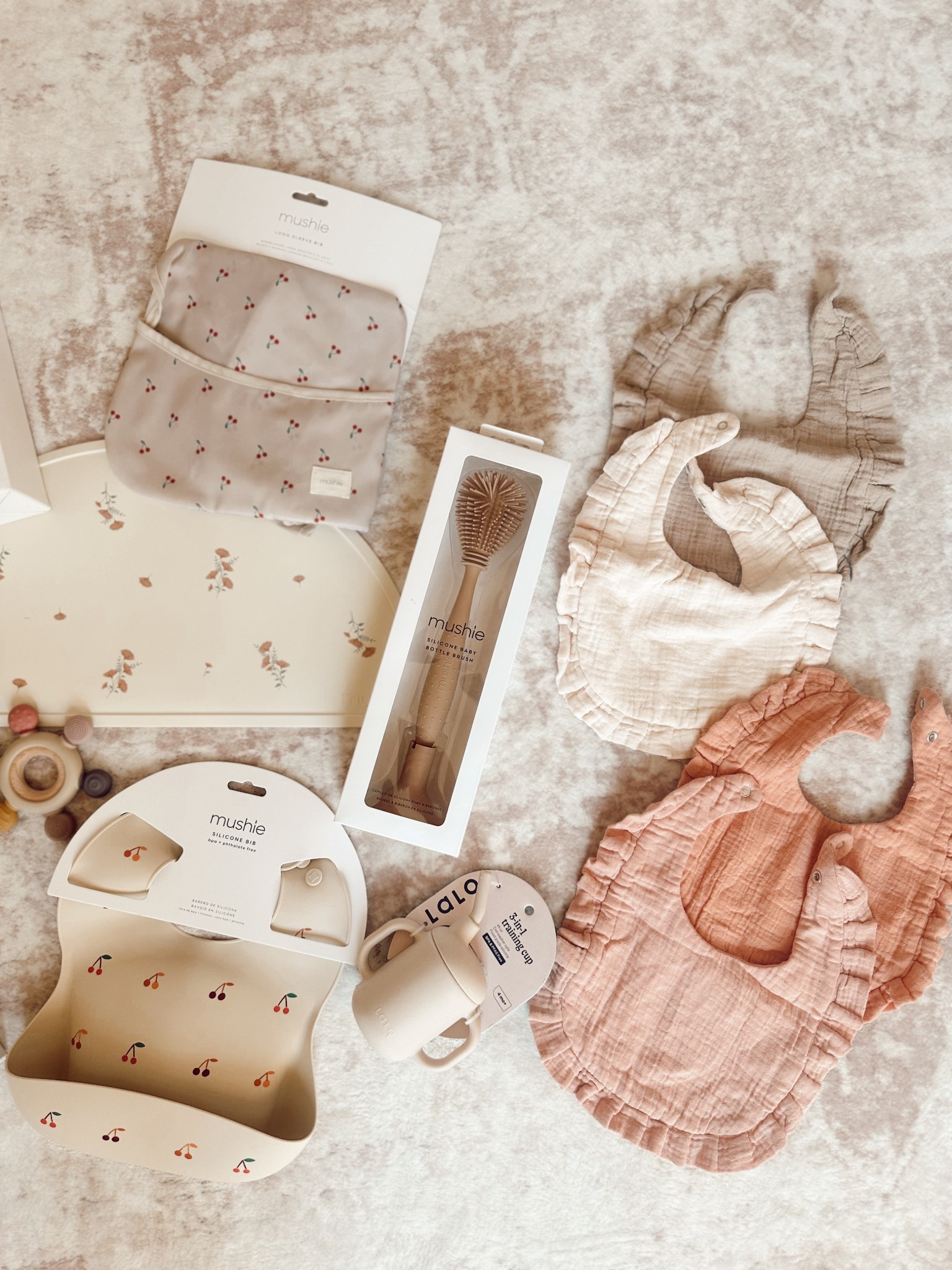 Cutest little bibs, bottle brush cleaner, placemat for eating at home / out, and little tether for bb girl! All linked below! All things we had on our registry. ✨🫧💌🍼🦢

#LTKKids #LTKBaby #LTKmomlife
