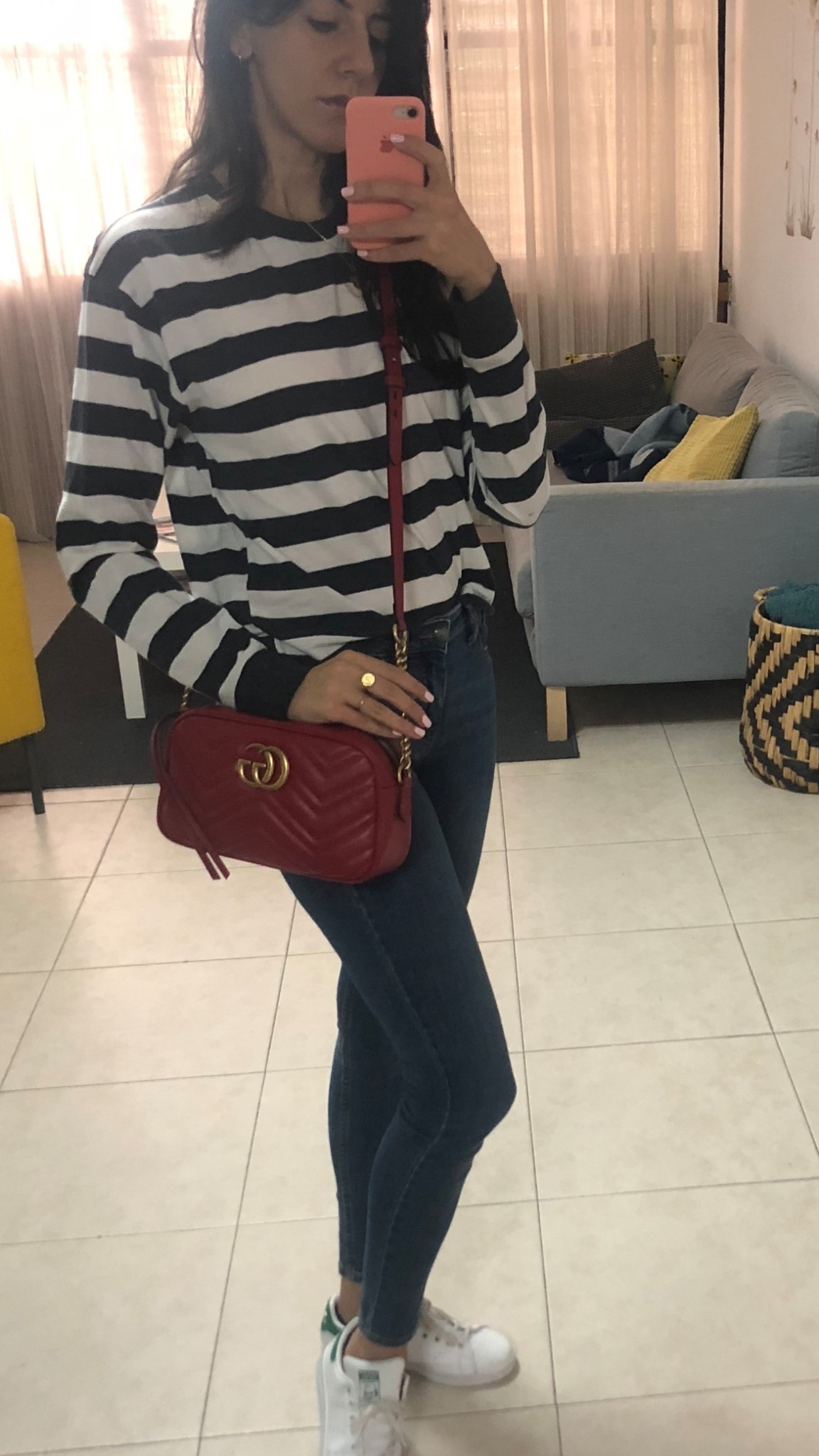 Classic casual look with a chic twist 🤍 I styled a black-and-white striped long sleeve with skinny jeans, white sneakers, and a bold red crossbody bag for the perfect everyday outfit. Comfortable yet elevated, this combo works from running errands to casual coffee dates.

