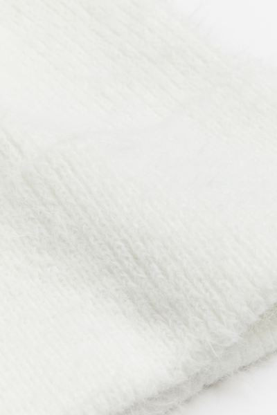 Fluffy-knit hat - White - Ladies | H&M GB | H&M (UK, MY, IN, SG, PH, TW, HK)