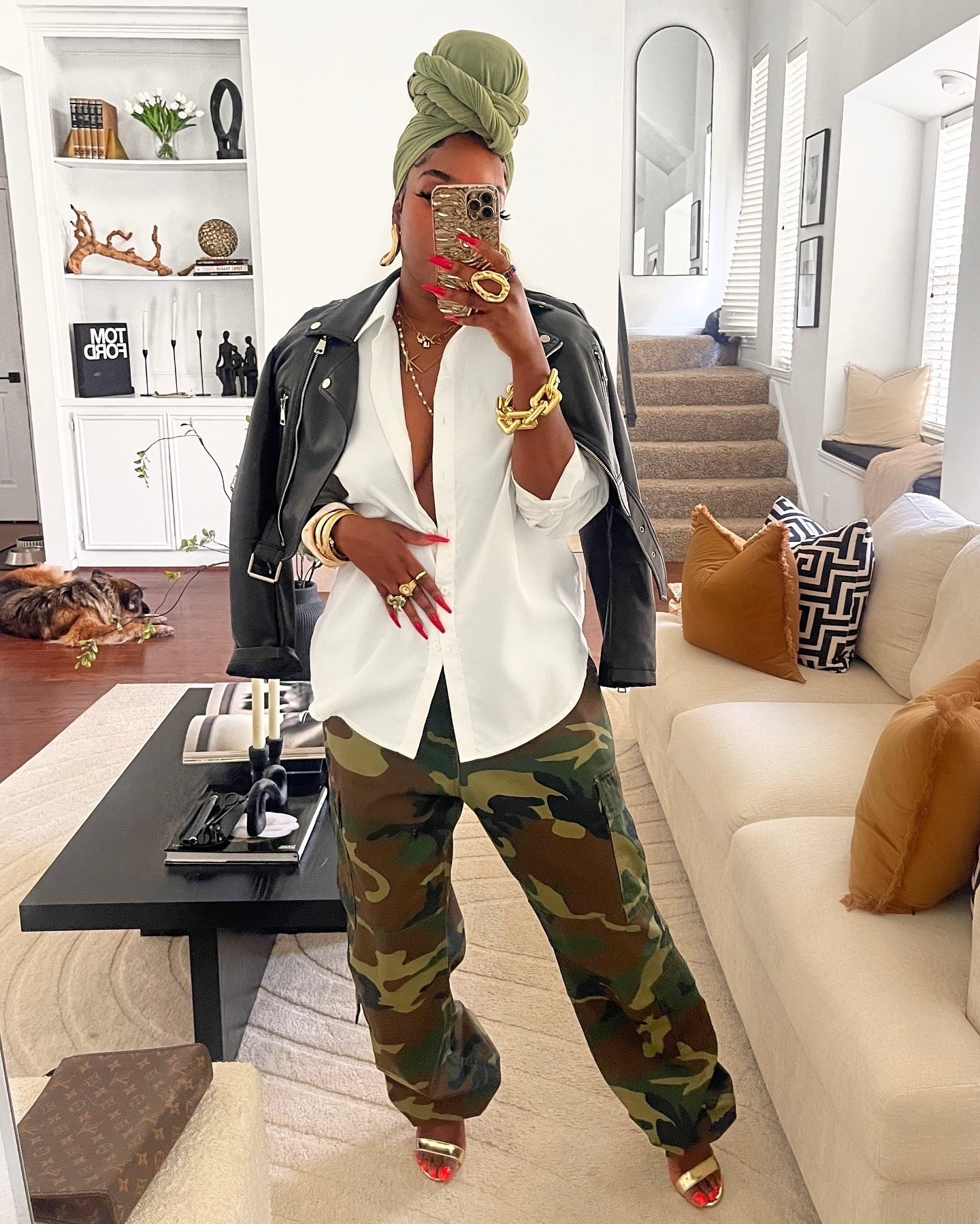 Love this look, it’s chic and comfy. I wear these pants all the time and every season. I’m wearing a size L, it’s oversized but I like. My headwrap is olive green from wrapqueen.com🥰

#LTKSeasonal #LTKFindsUnder100 #LTKootd