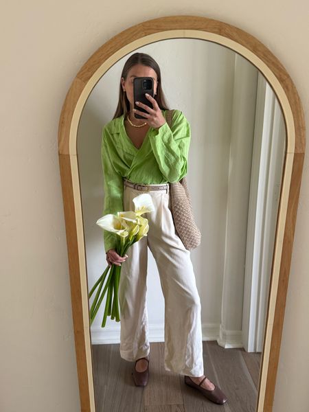 Linen bright neon green top, reformation cream trousers, vintage leather belt, thrifted tote, seawater pearls, everlane mary Jane flats ☘️☘️☘️☘️

#LTKFestival #LTKstyletip #LTKshoecrush