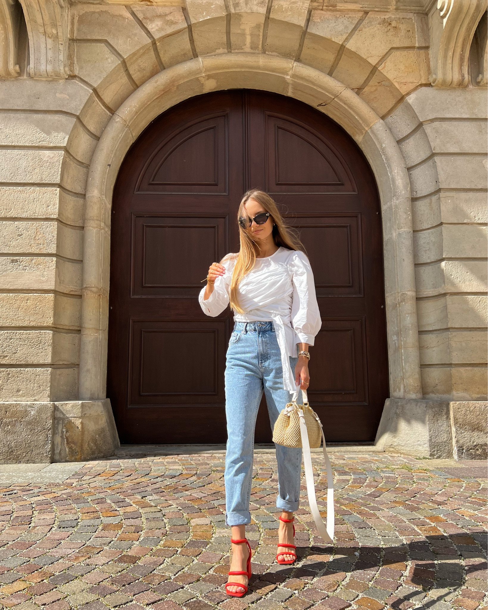 6 outfits with mom jeans | look 3

exact top is old Jovonna

#LTKeurope #LTKstyletip