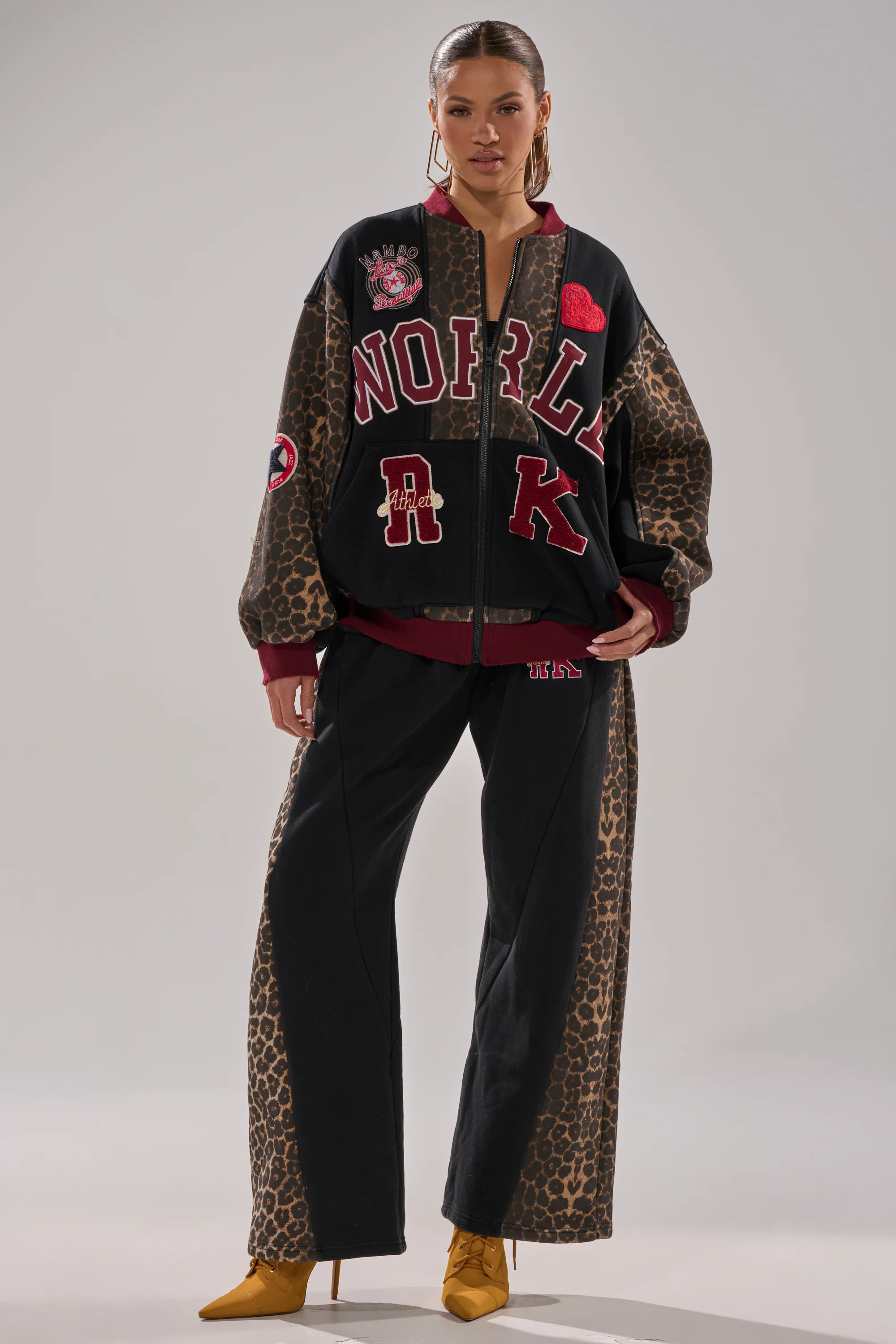 WORLD HOLD ON JOGGER | AKIRA